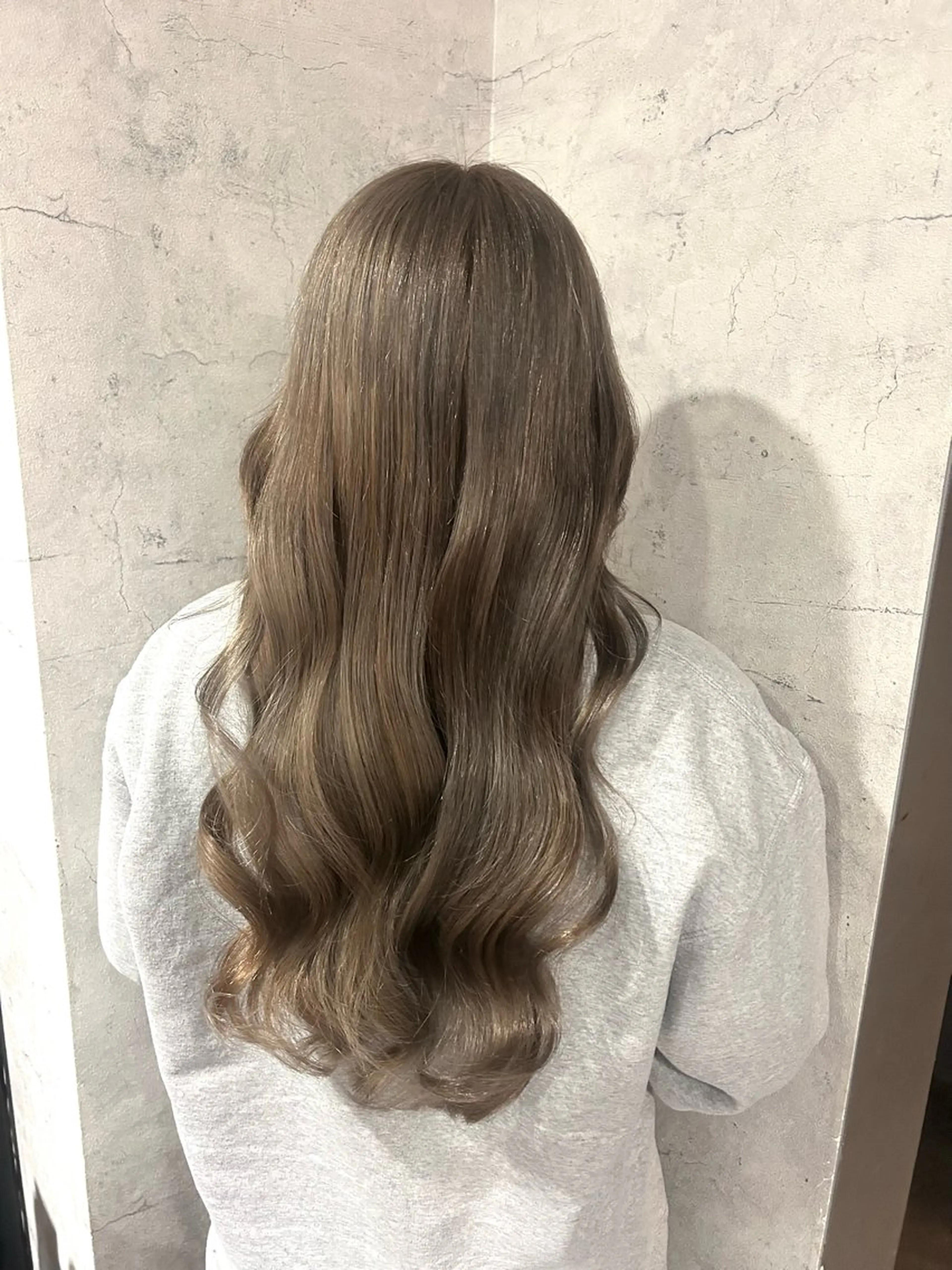 ロング カラー ブリーチ ケアブリーチ グレージュ カット ヘアカラー トリートメント パーソナルカラー 診断🍀マリンのヘアスタイル