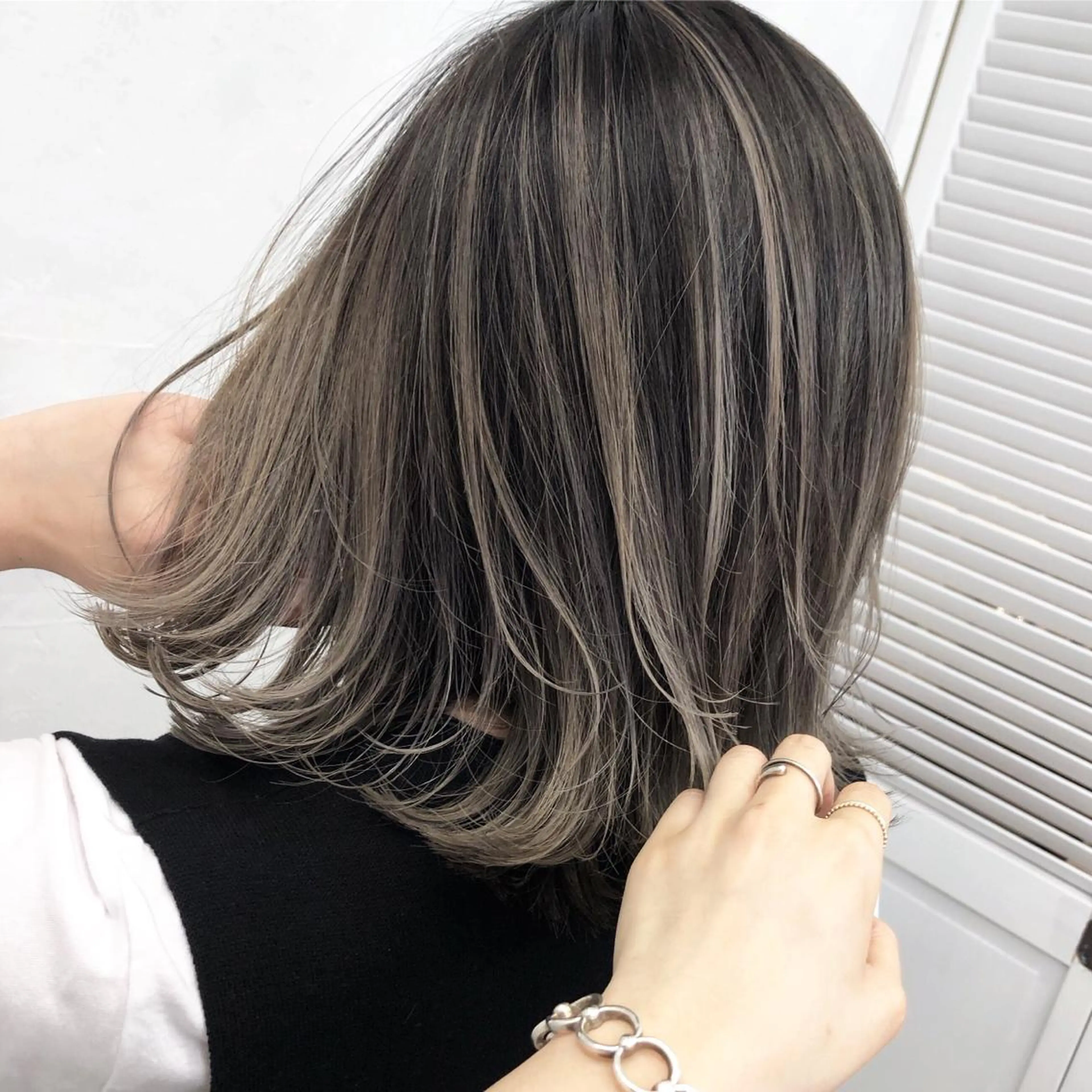 ミディアム カラー バレイヤージュ レイヤーカット ヘアカラー トリートメント ブリーチカラーレイヤ ーカット🦋annaのヘアスタイル