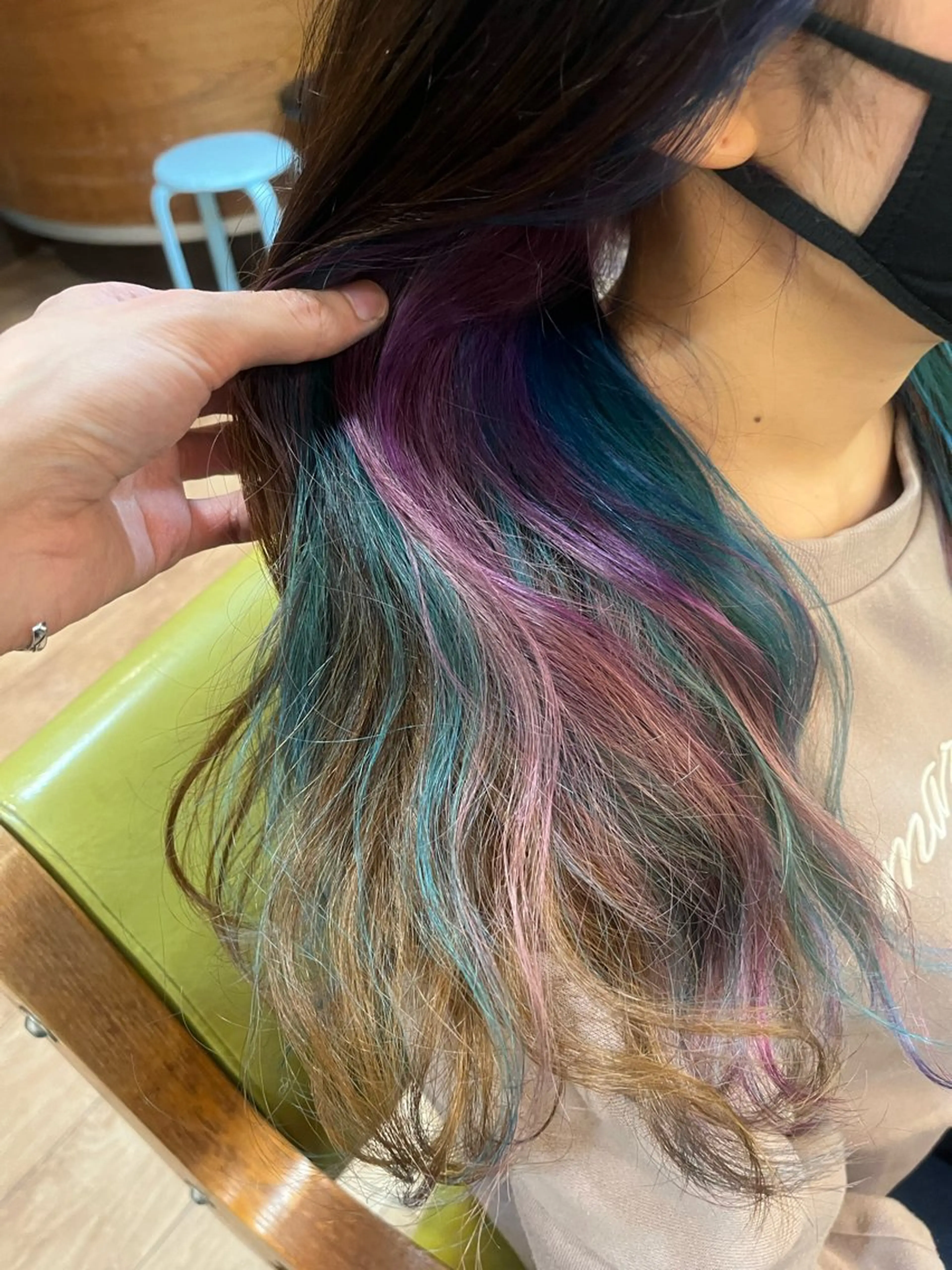 セミロング カラー ブリーチ イヤリングカラー ユニコーンカラー カット ヘアカラー トリートメント 原宿サロン代表 デザインカラー伊藤卓のヘアスタイル