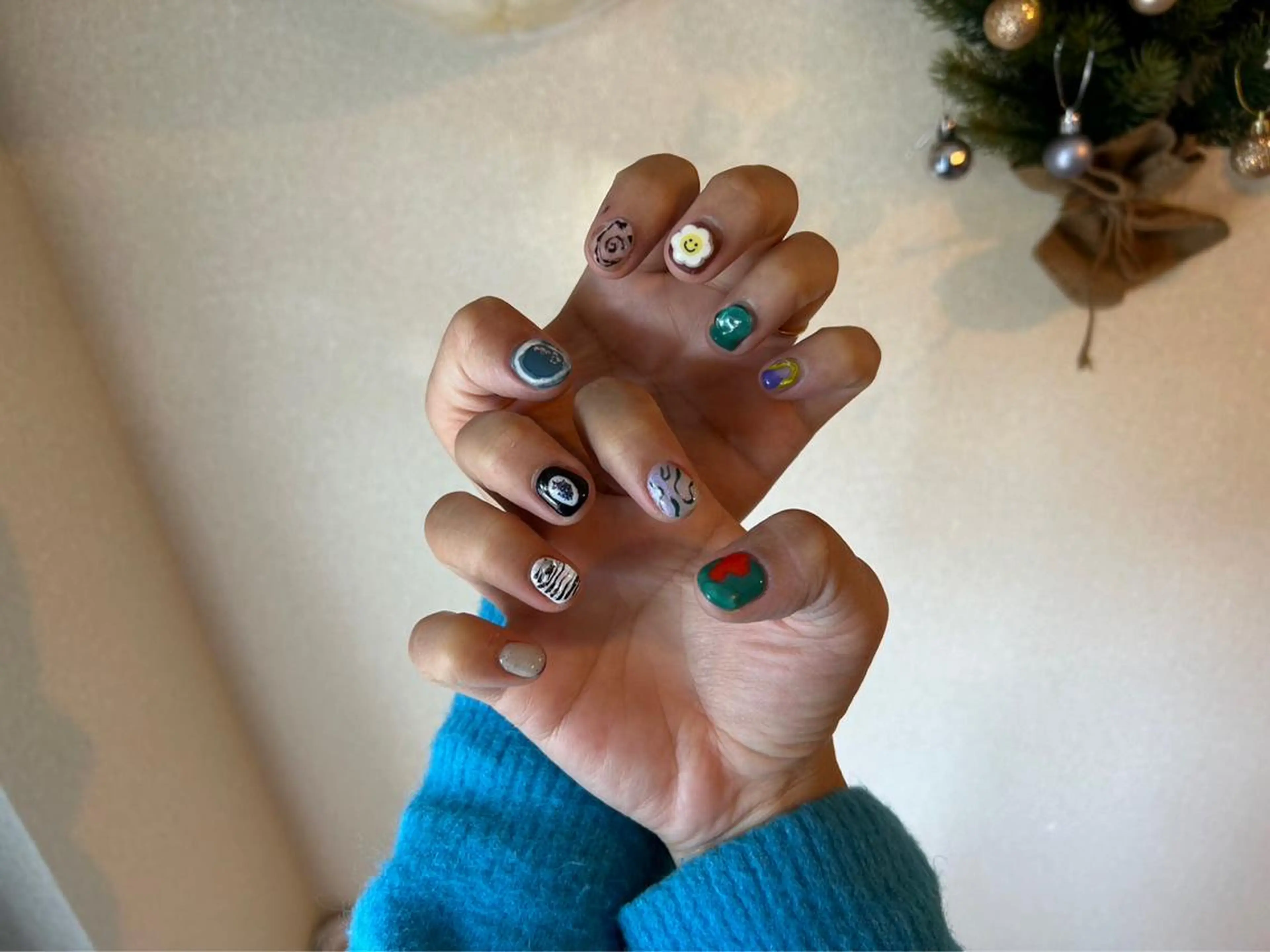 ネイル nailsalon　hue所属・小山 羽奈のネイルデザイン