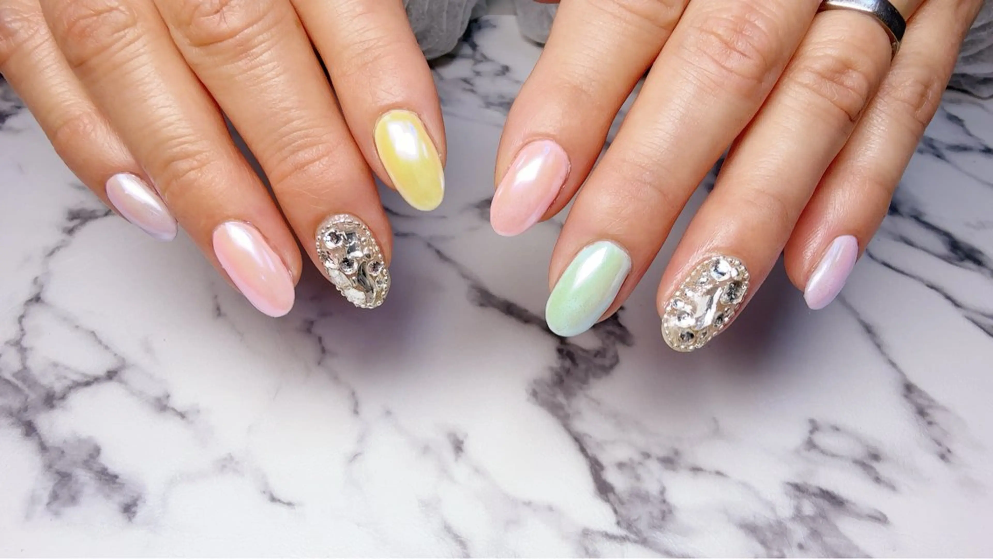 ネイル キラキラネイル ハンドネイル nail salon ily 武蔵新城のネイルデザイン