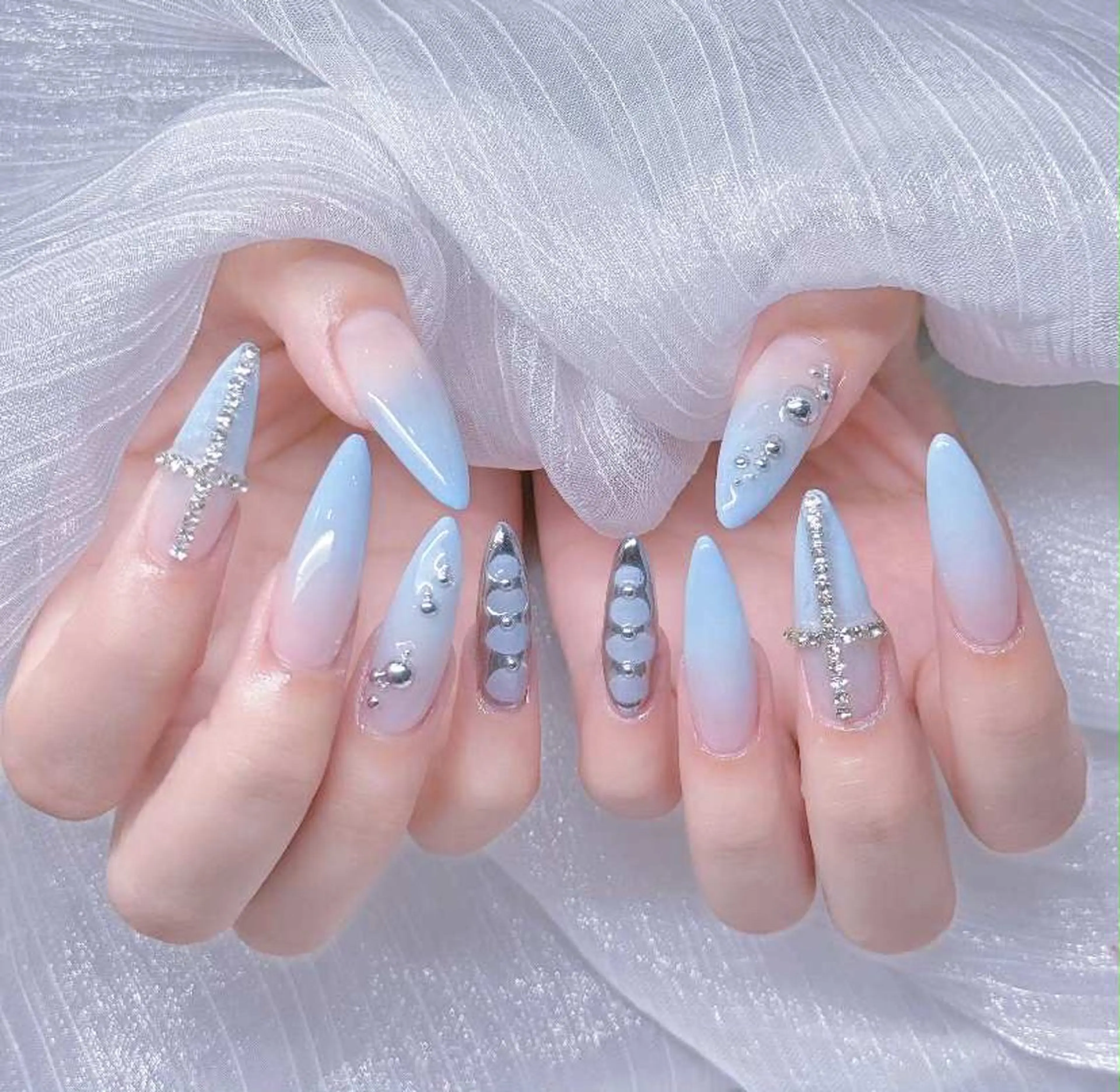 ネイル オーロラネイル ブルー チークネイル 長さ出し フットネイル ハンドネイル Aki アキのネイルデザイン