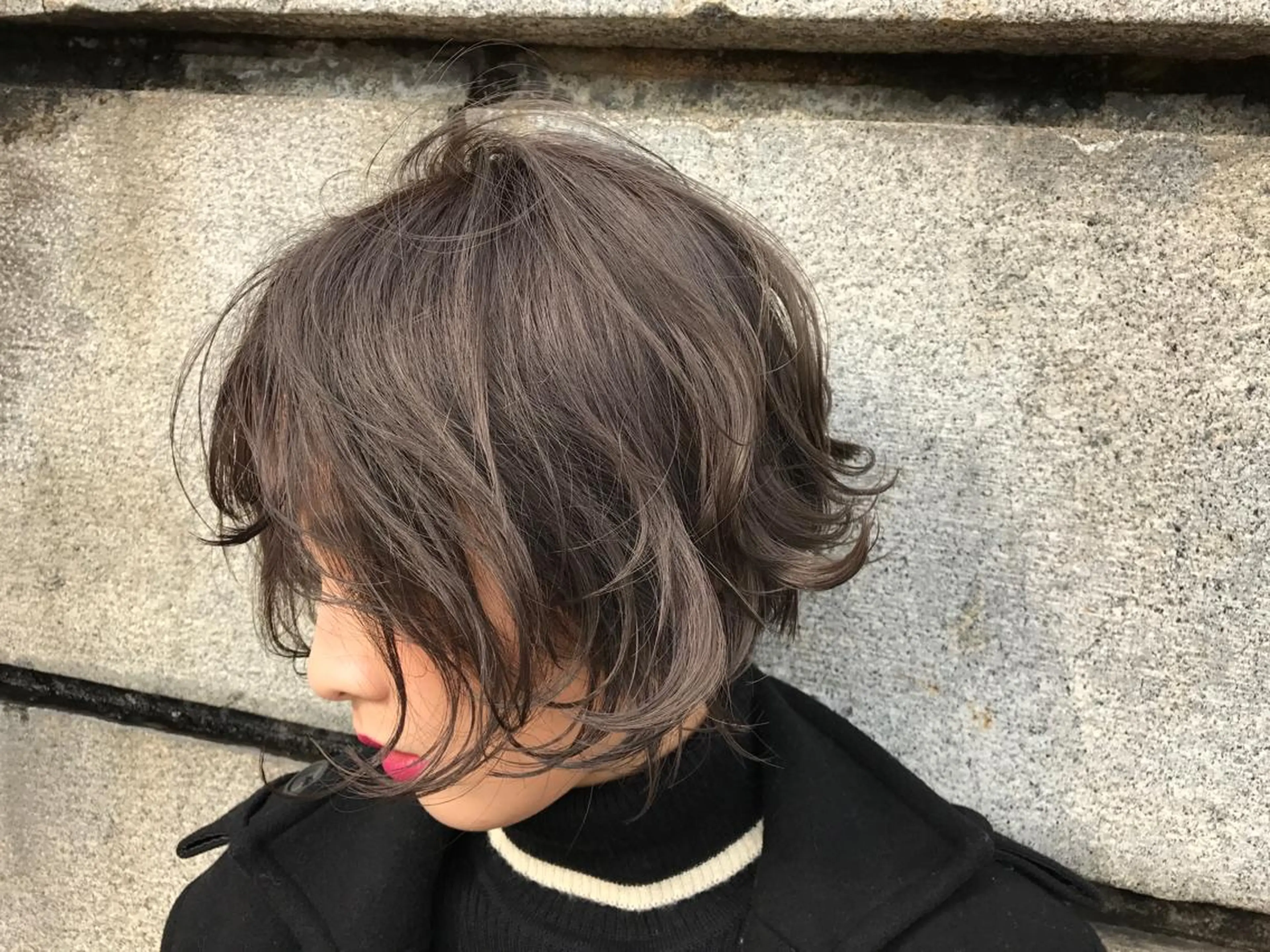 ショート カラー 透明感カラー グレージュ ハイトーンカラー ハイトーングレージュ くせ毛 analogue所属・u harukaのヘアスタイル