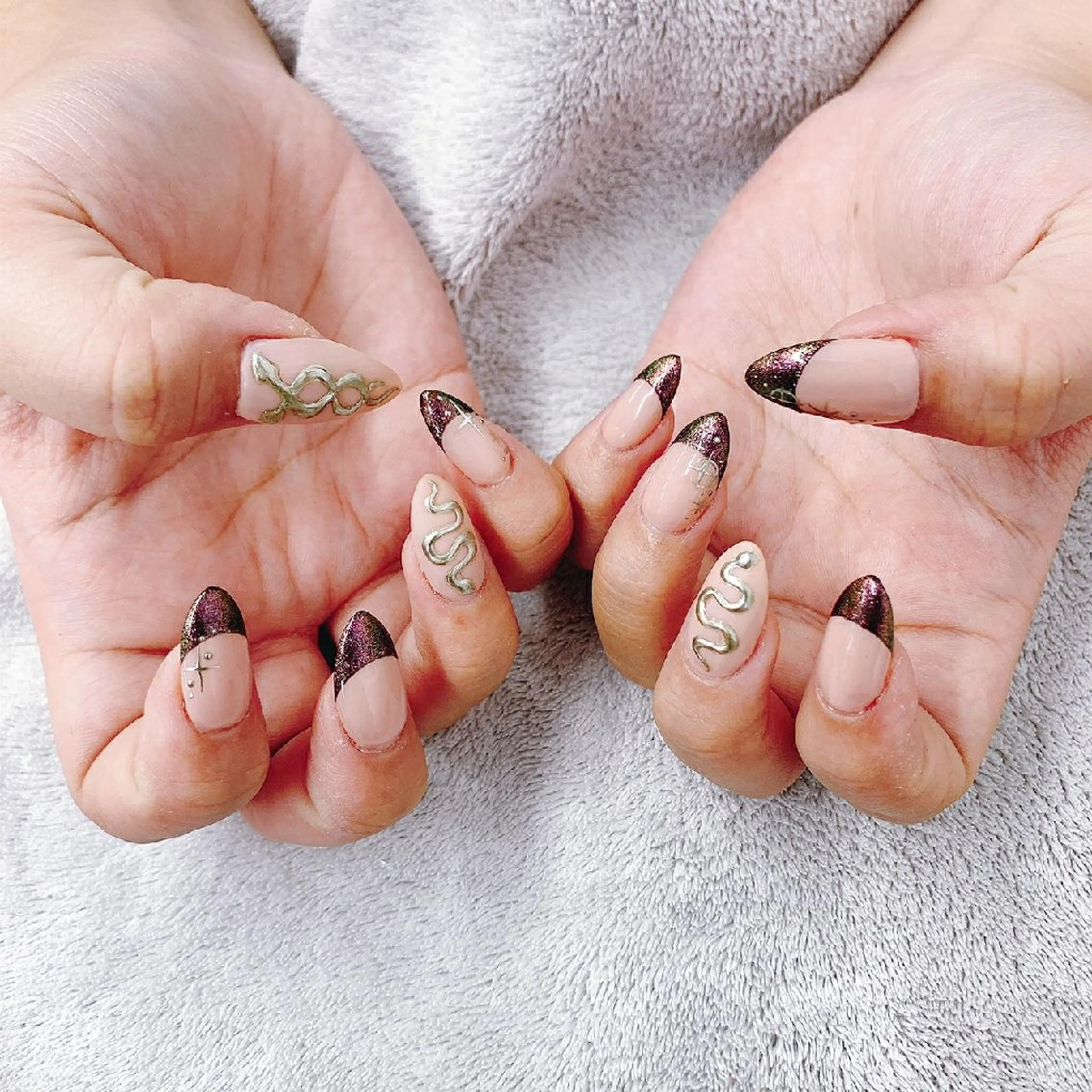 ネイル アートネイル フレンチネイル ぷっくりネイル Nail Salon L'arc所属・💊大阪/心斎橋 moni🧠のネイルデザイン