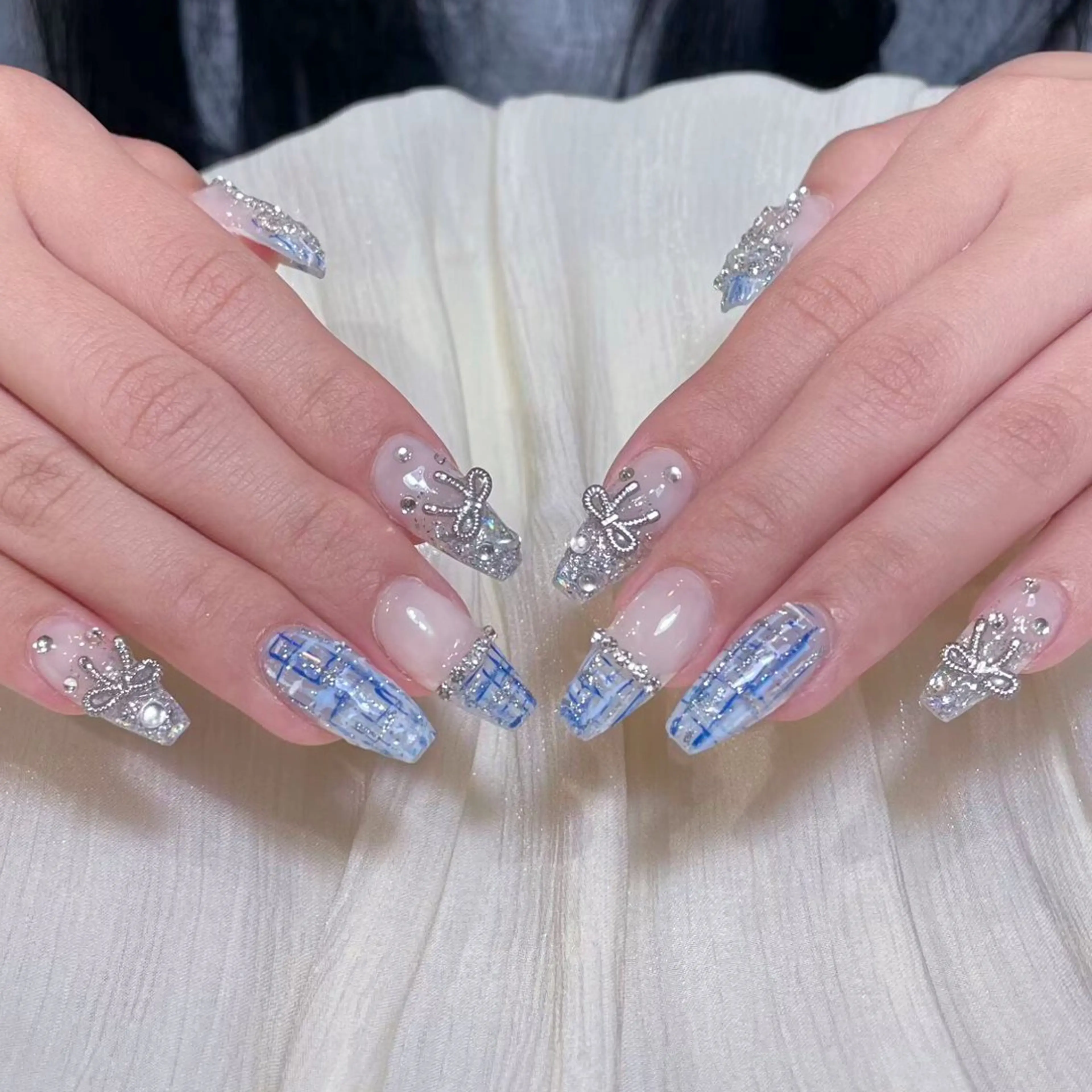 ネイル アートネイル オーロラネイル フラッシュネイル ガーリー キラキラネイル ハンドネイル Una NAILMANAMIのネイルデザイン