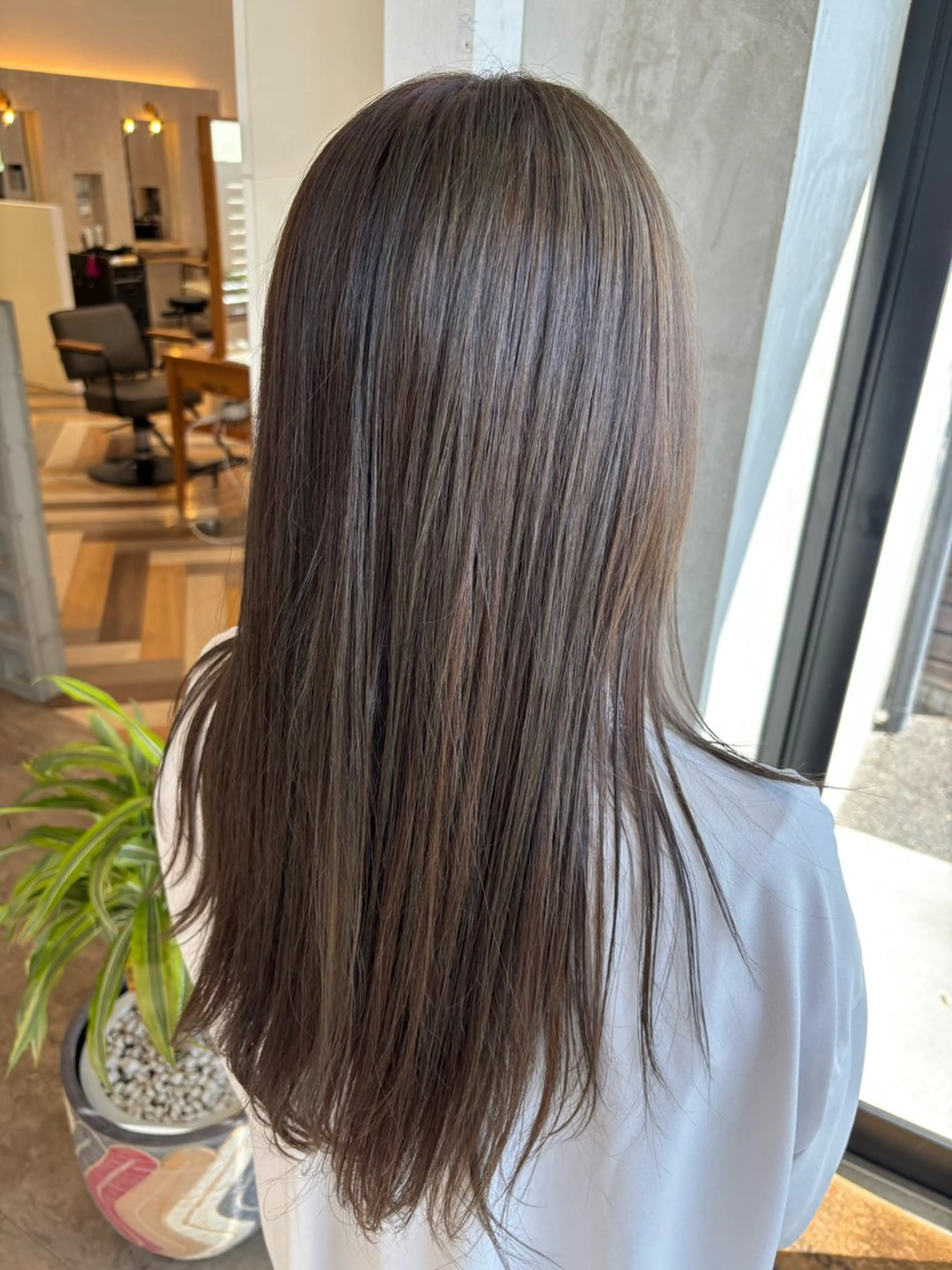 ロング カラー グレージュ オリーブグレージュ オリーブグレー ヘアカラー 大西 瞭弘のヘアスタイル