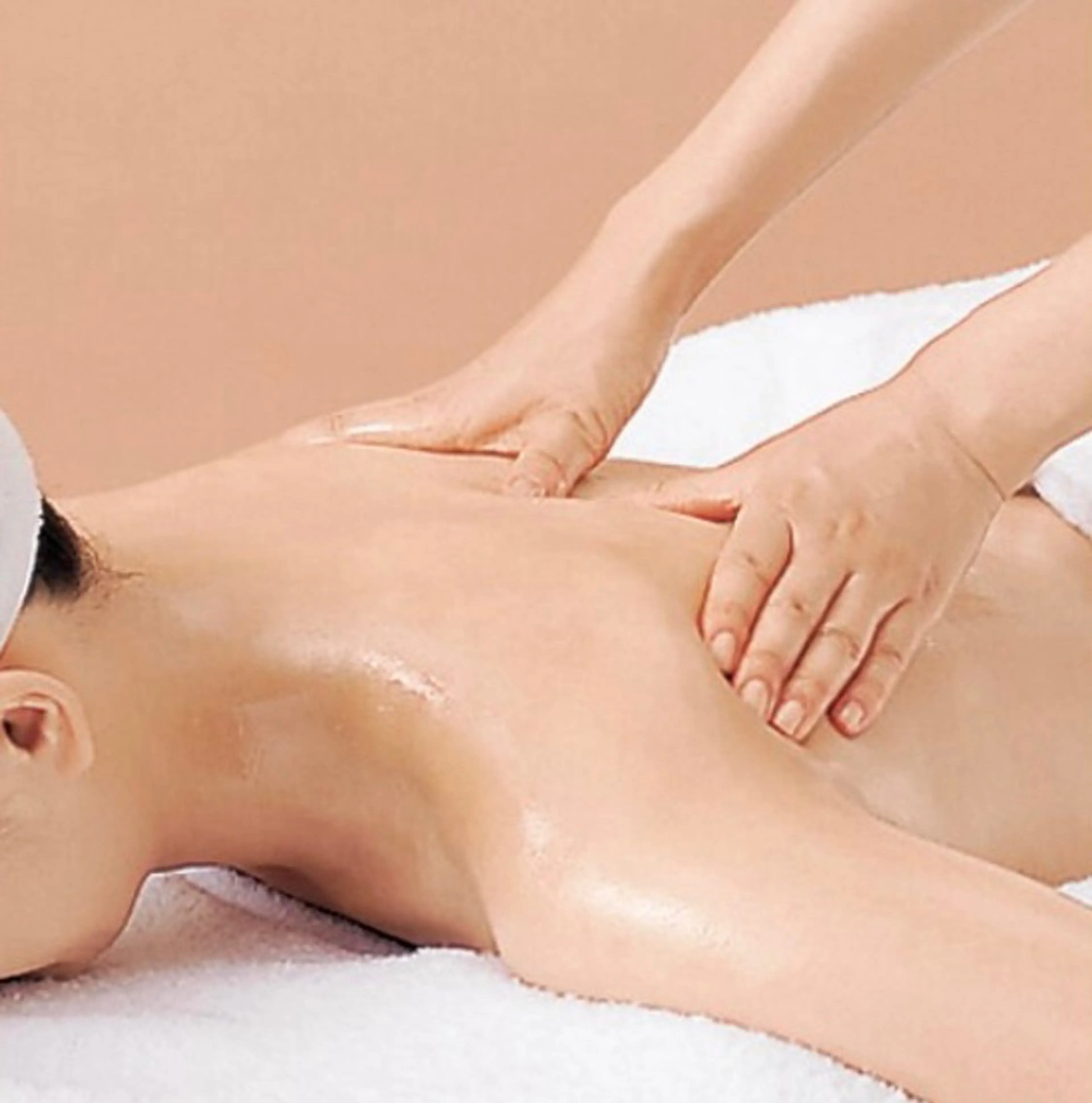 【辛い肩こりに】背中、肩甲骨周りのオールハンドマッサージ（ハーブピーリング付き）＋フェイシャルエステ/エイジングケアの写真