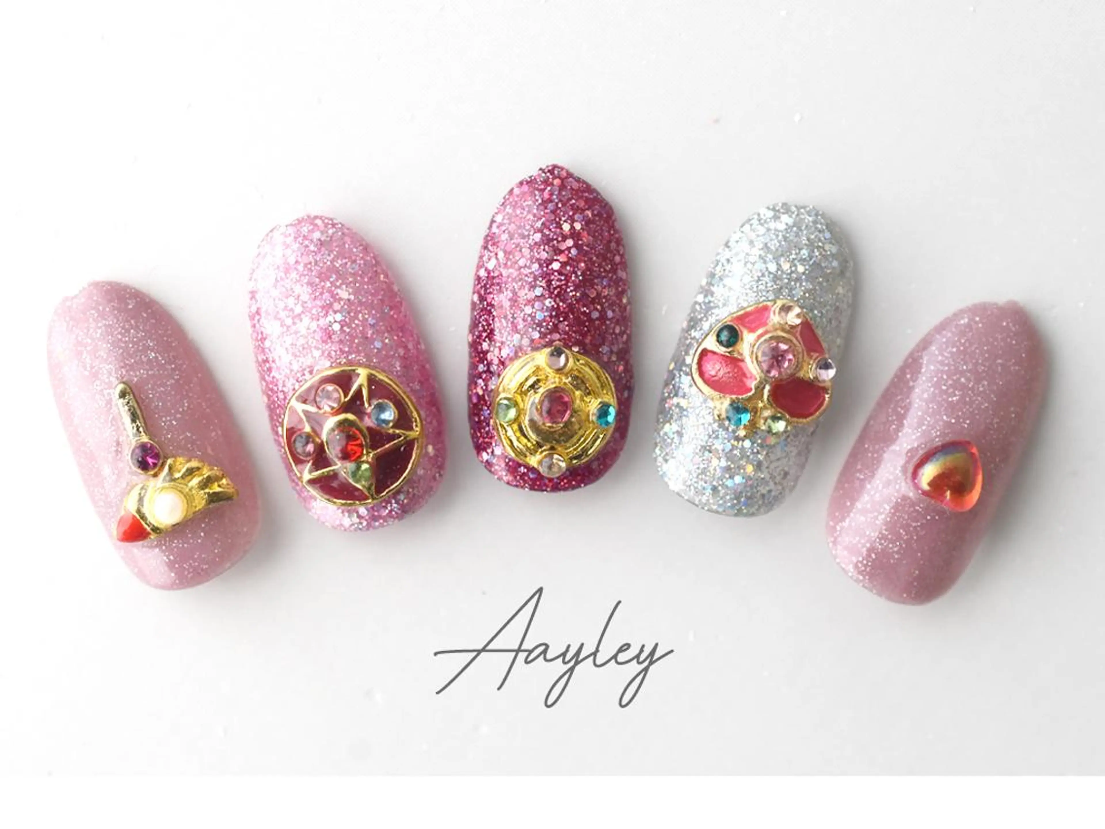 ミディアム カラー ネイル Aayley(アイリー)Salon所属・Aayley アイリ―サロンのネイルデザイン