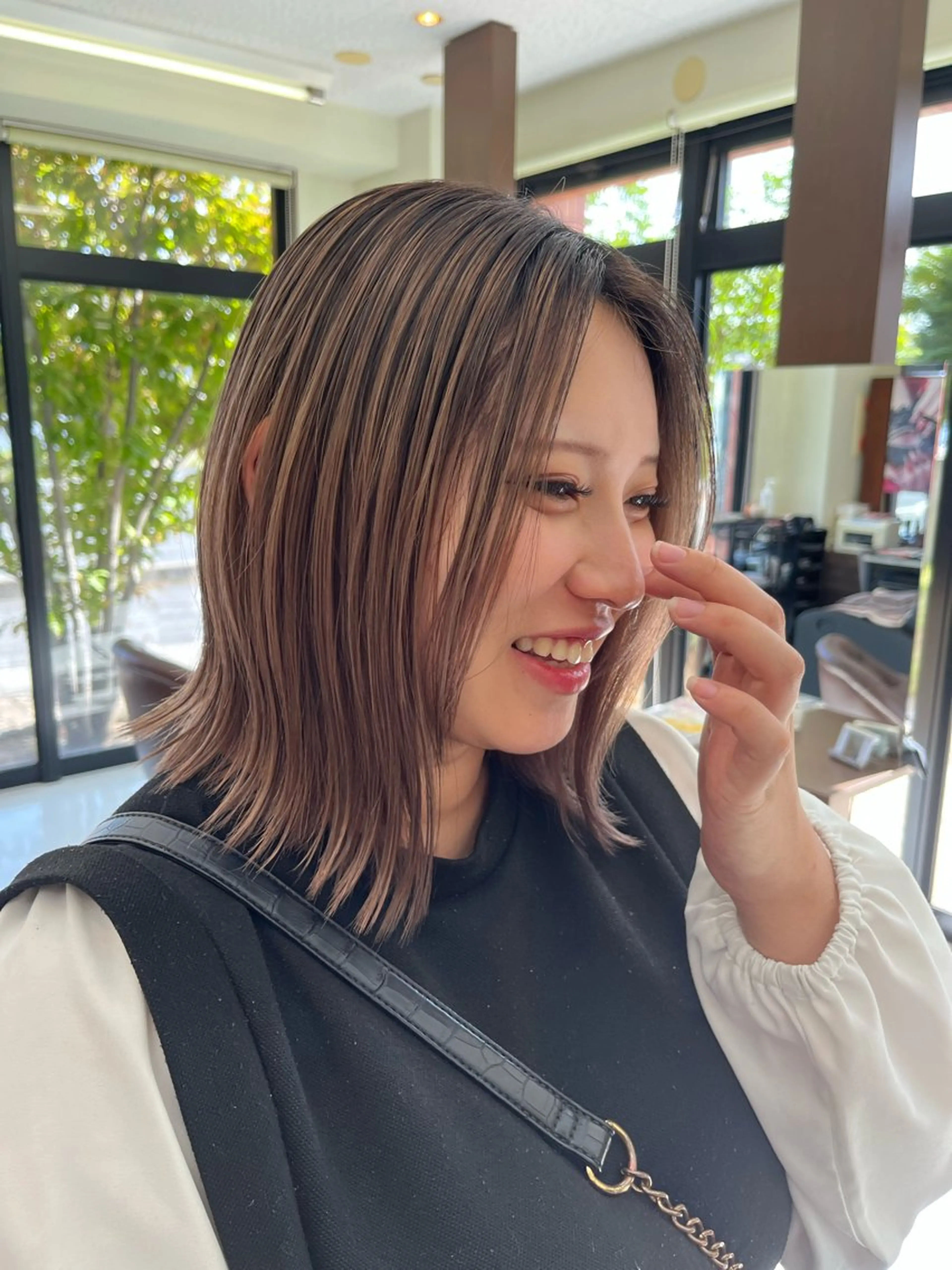 ミディアム カラー バレイヤージュ ブリーチ レイヤーカット 樋口智士/倉敷/中庄 /縮毛矯正/髪質改善のヘアスタイル