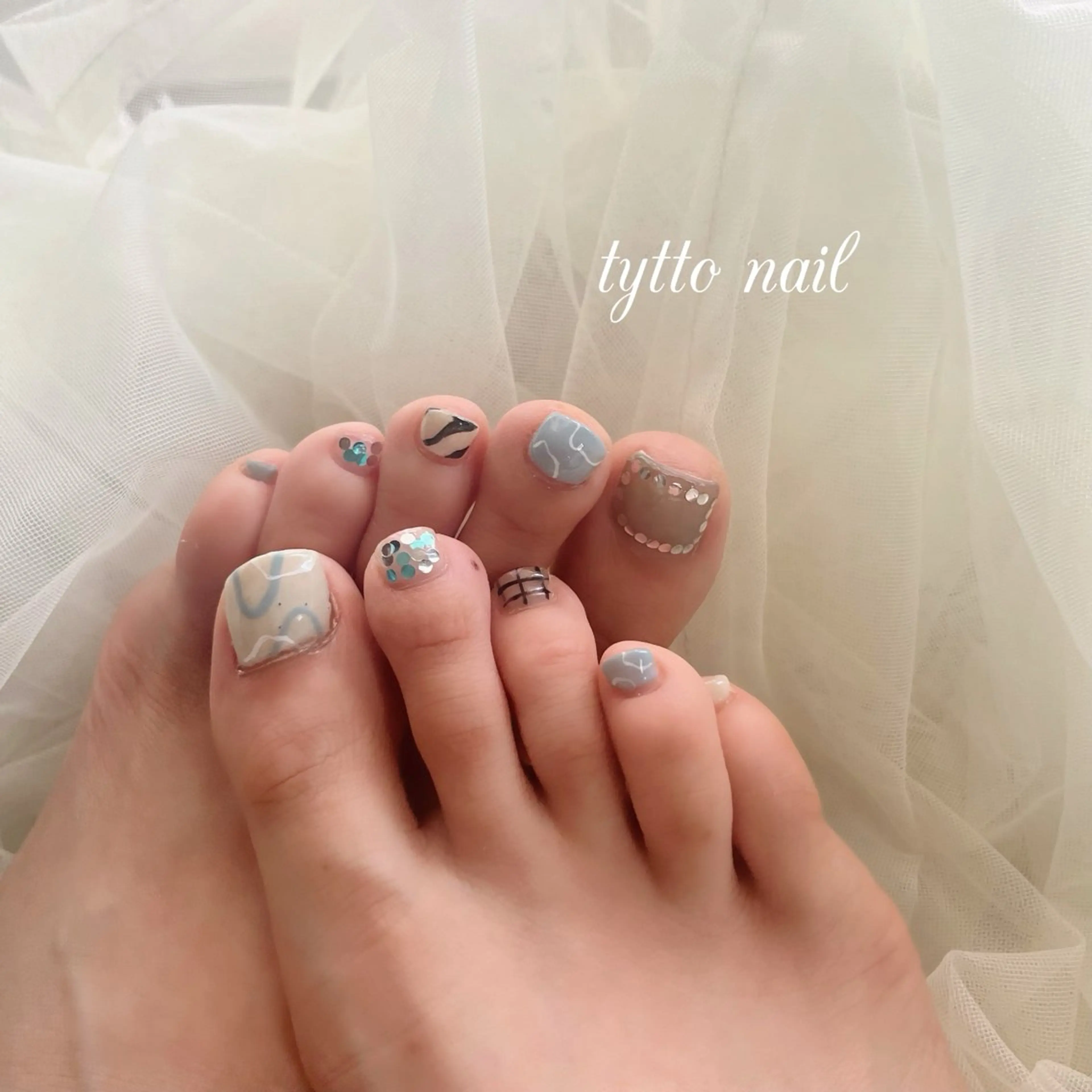 ネイル フットネイル ホログラムネイル キラキラネイル ニュアンスネイル オフィスネイル フットネイル tytto nail ❤︎‪‪eri‪‪のネイルデザイン