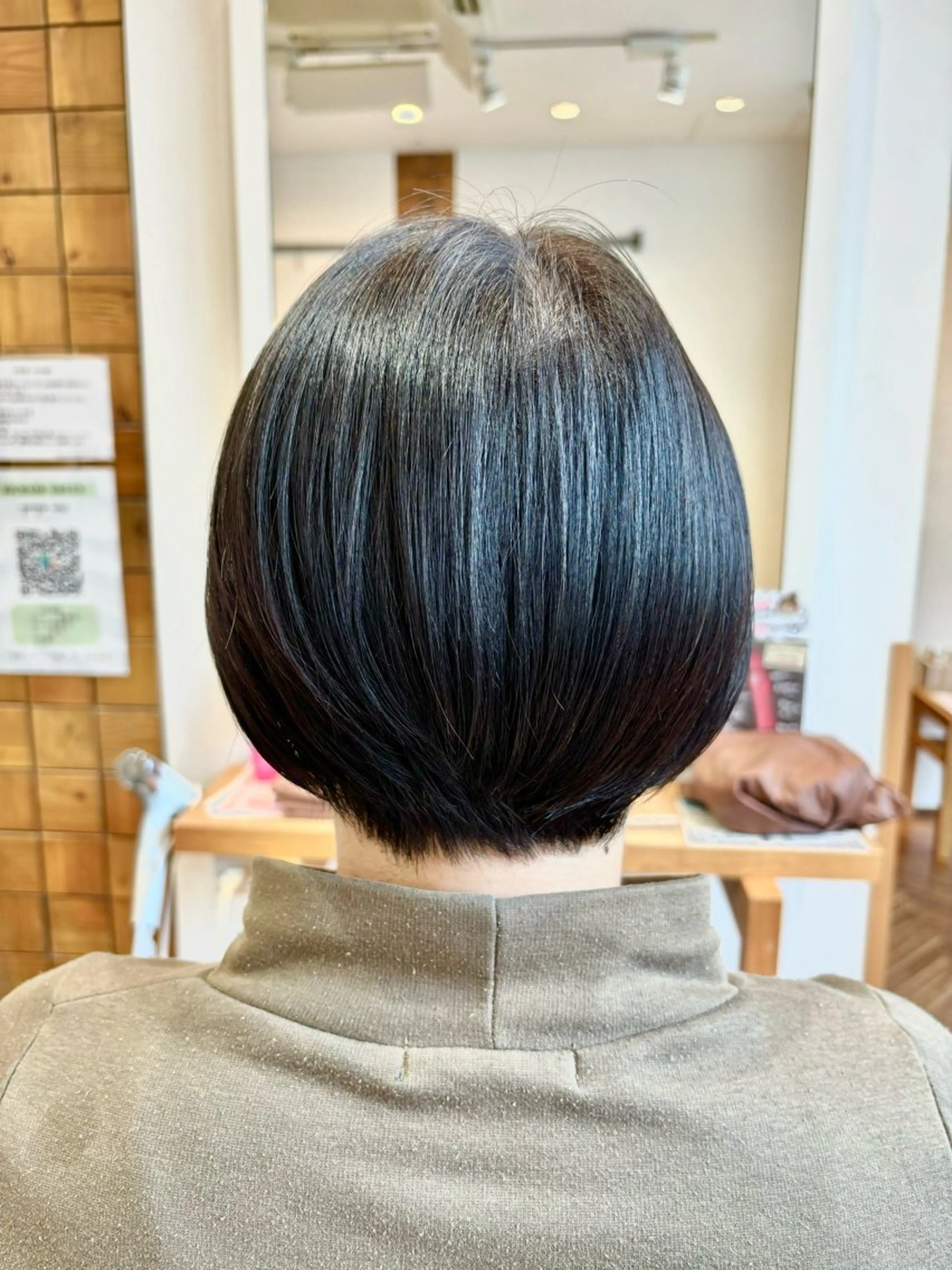 ショート カラー 丸みショート イヤリングカラー イルミナカラー ボブ ショートヘア 秋山知穂🌸縮毛矯正 ショートお任せ🌸のヘアスタイル