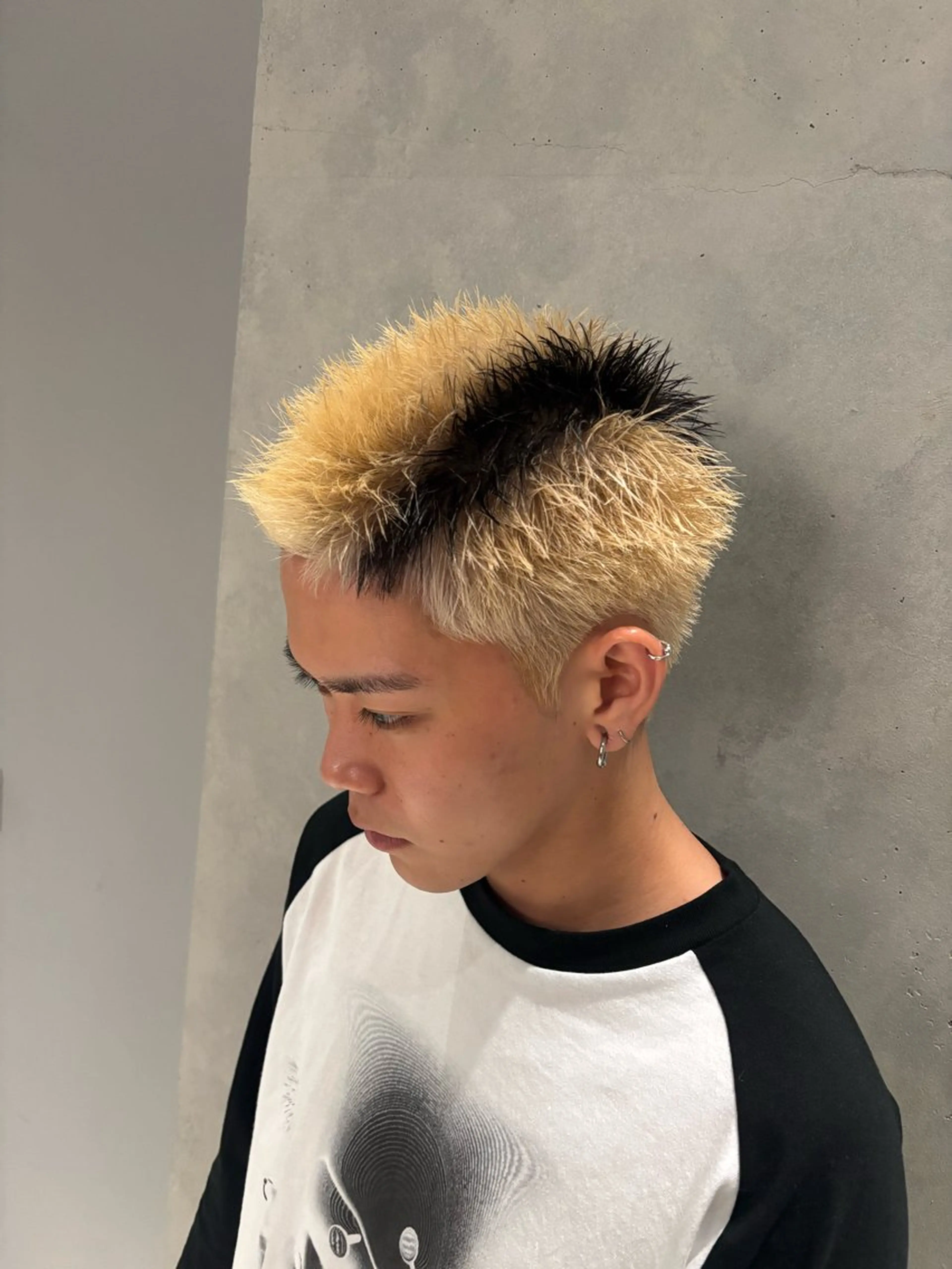 ショート カラー メンズ デザインカラー 落ちる黒 森崎雄斗のヘアスタイル