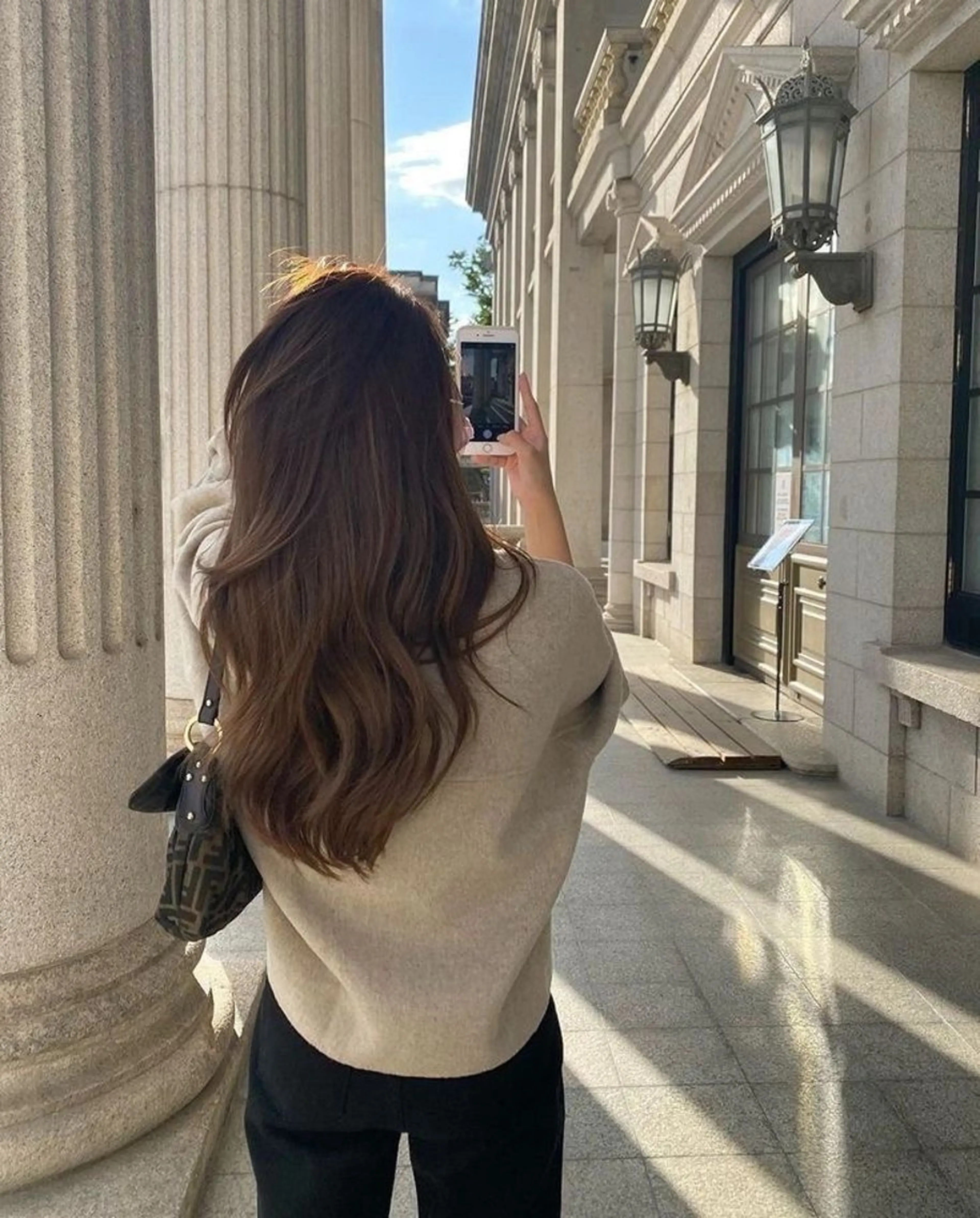 ロング カラー 透け上品ハイトーン 職人ゆうと🤍のヘアスタイル