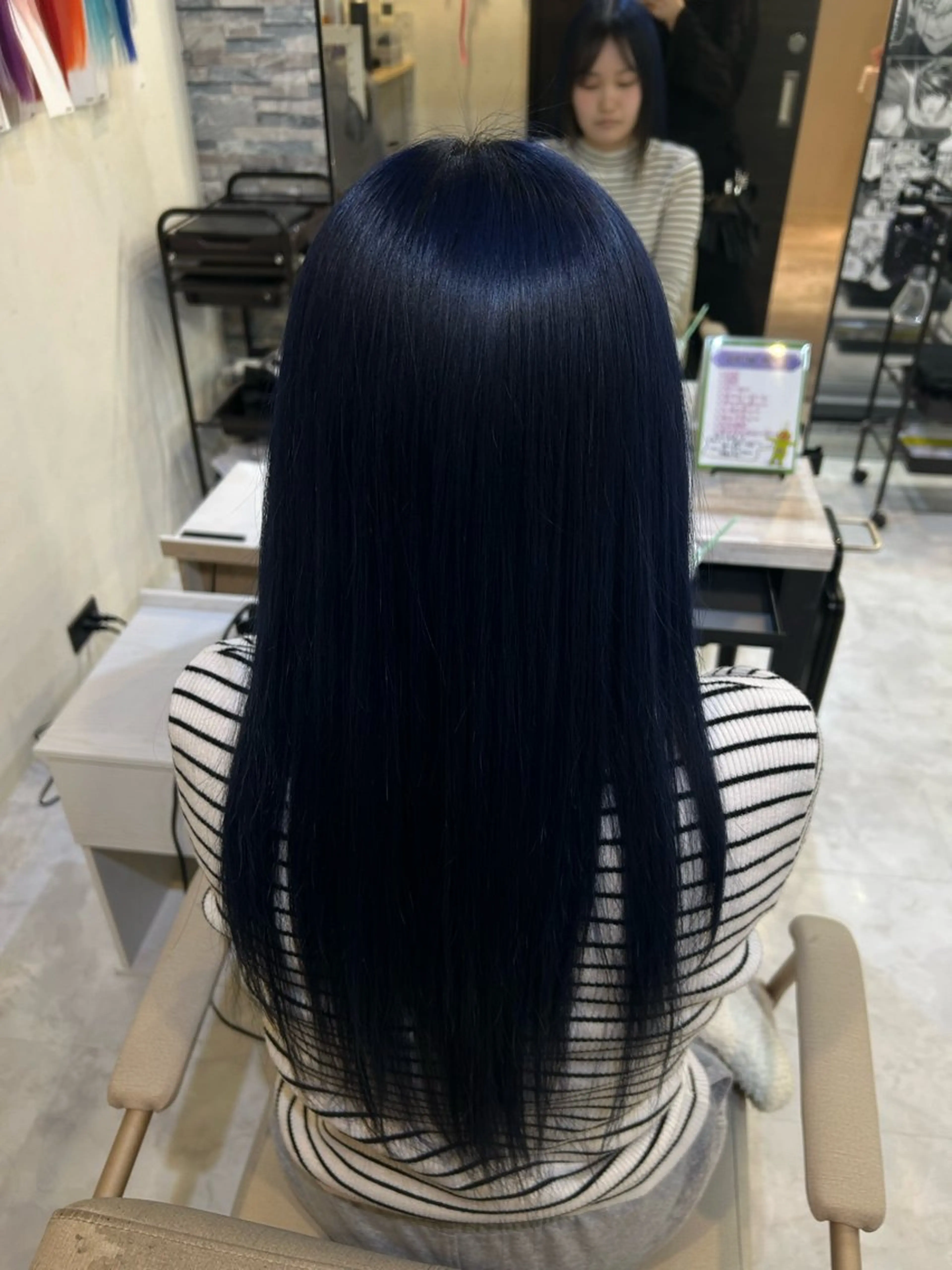 ロング ヘアカラー 荻野 ひなのヘアスタイル