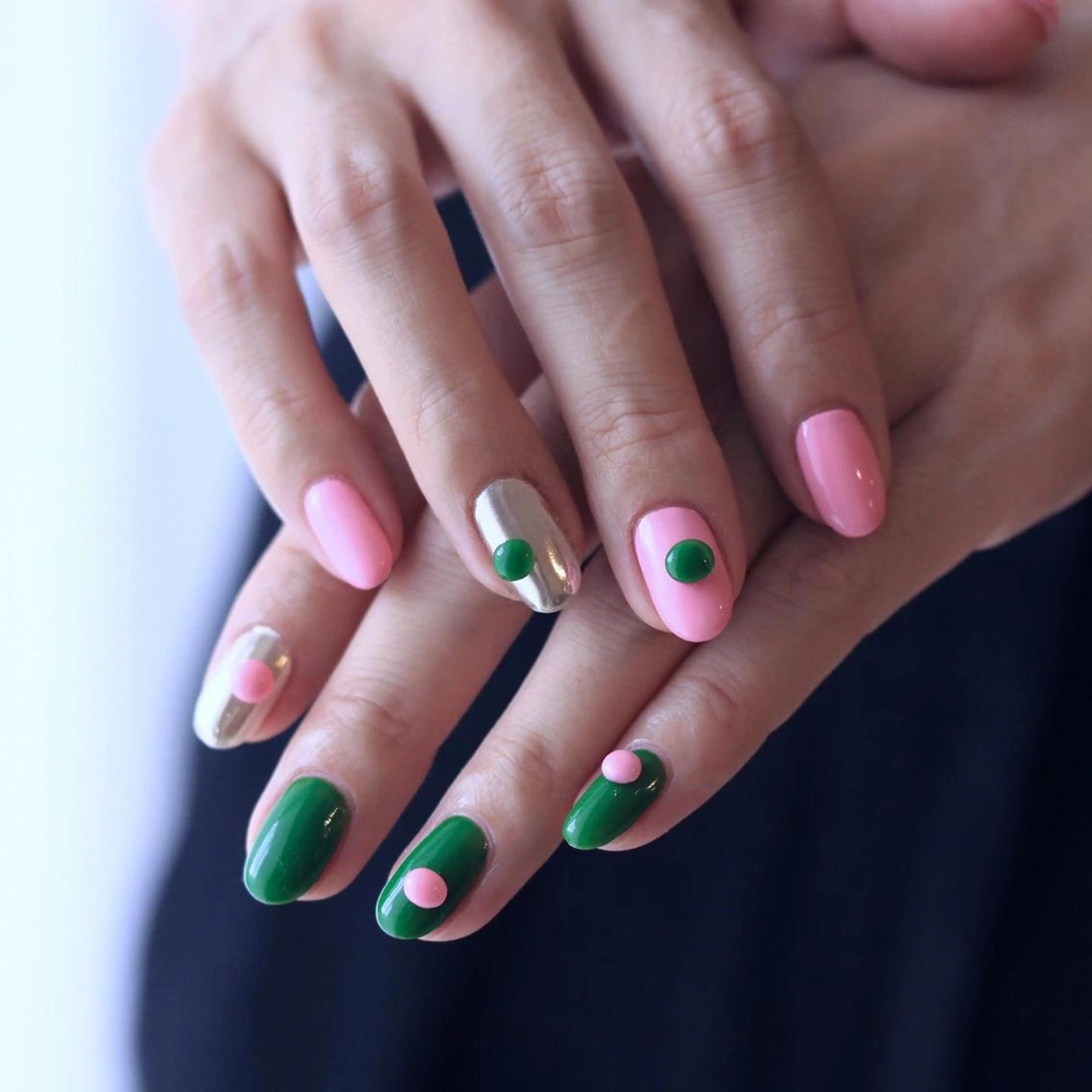 ネイル 氷ネイル・うるうるネイル 持ち込み ニュアンスネイル オフィスネイル ピンク ハンドネイル Elio所属・Elio 国泰寺のネイルデザイン