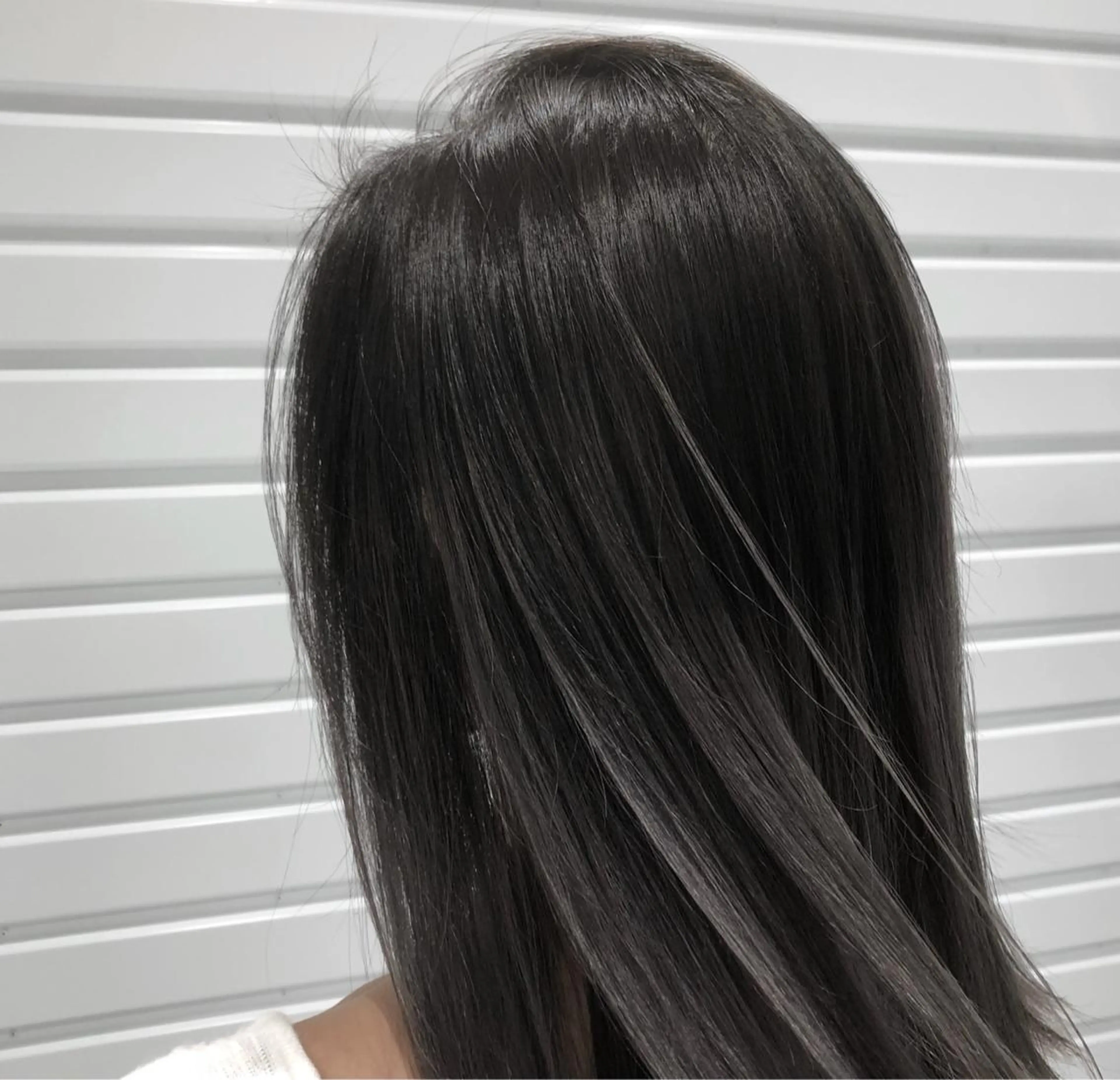 セミロング カラー Kro ハイトーン×ブリーチのヘアスタイル