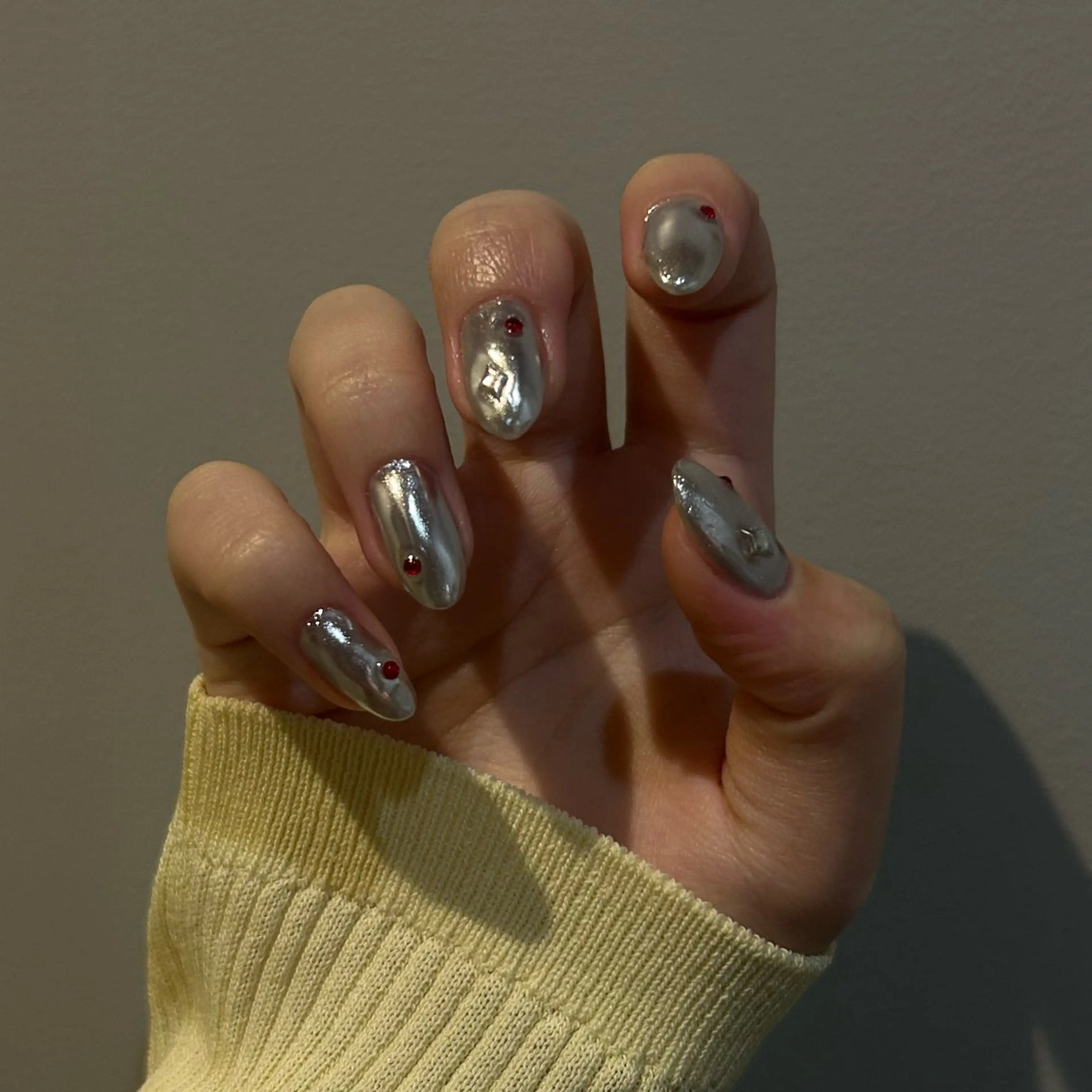 ネイル ミラーネイル née高橋 梨菜のネイルデザイン