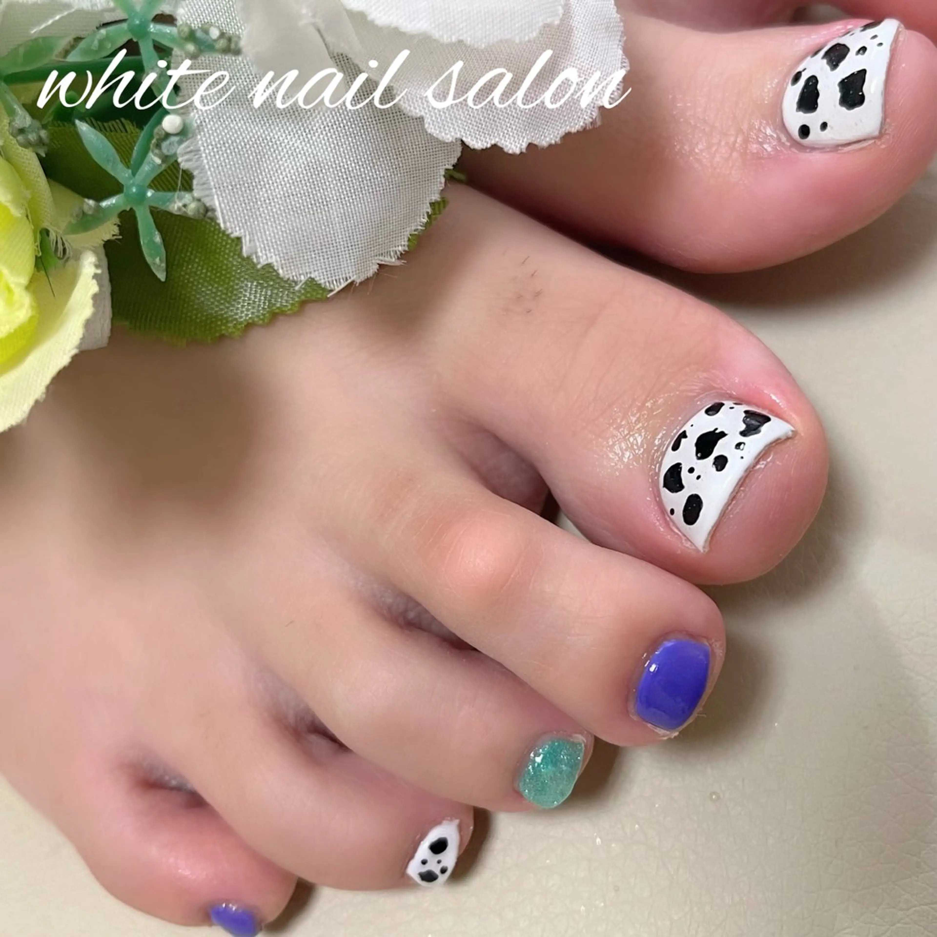 ネイル ラメ(グリッター) フットネイル white nail salonのネイルデザイン