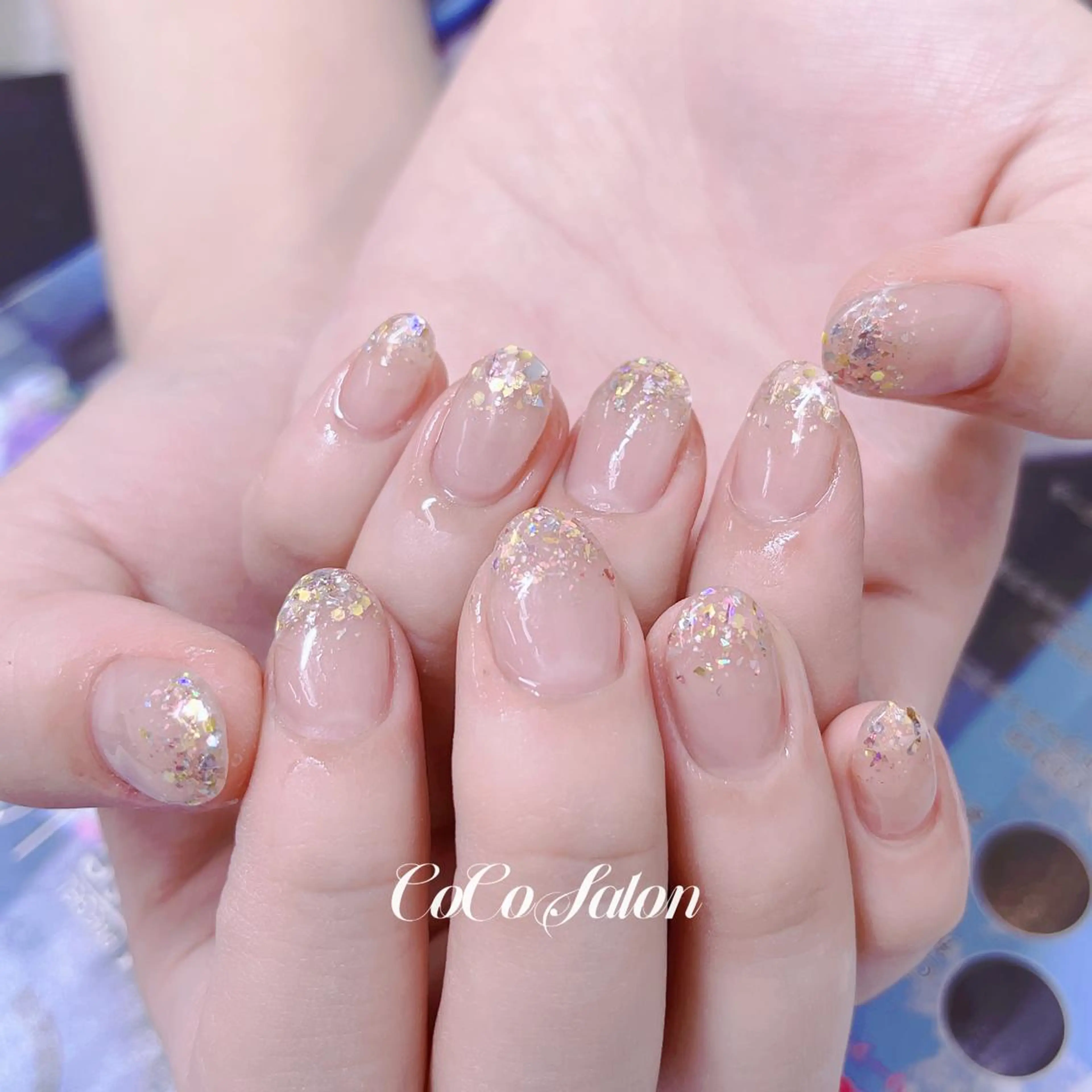 ネイル 長さ出し ジェルネイル ゴールド グラデーション ホログラムネイル ハンドネイル CoCoSalon ネイル/まつ毛予約のネイルデザイン