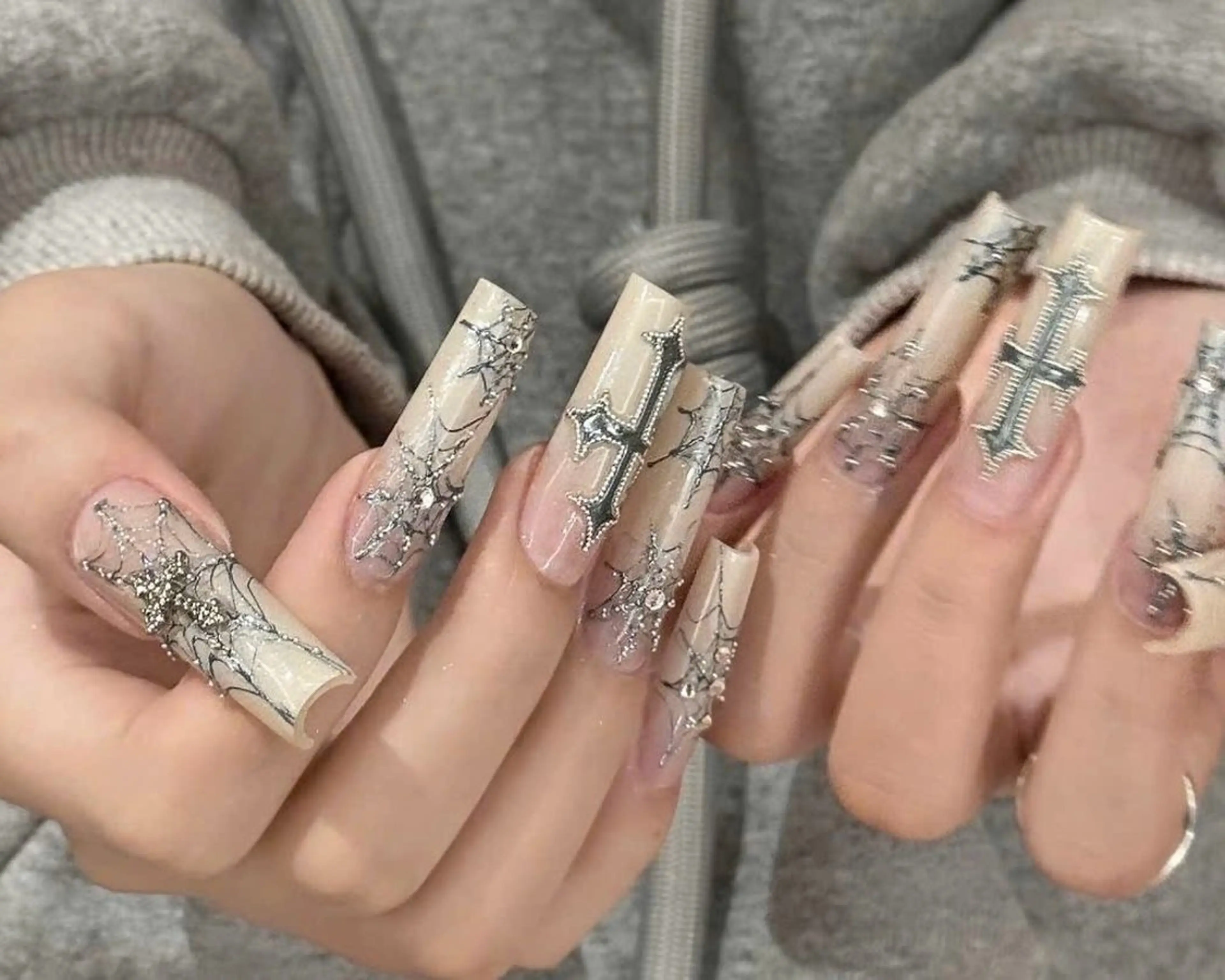 ネイル ガーリー マグネットネイル ミラーネイル 持ち込み ニュアンスネイル ハンドネイル ハンドケア 古賀 佳織のネイルデザイン