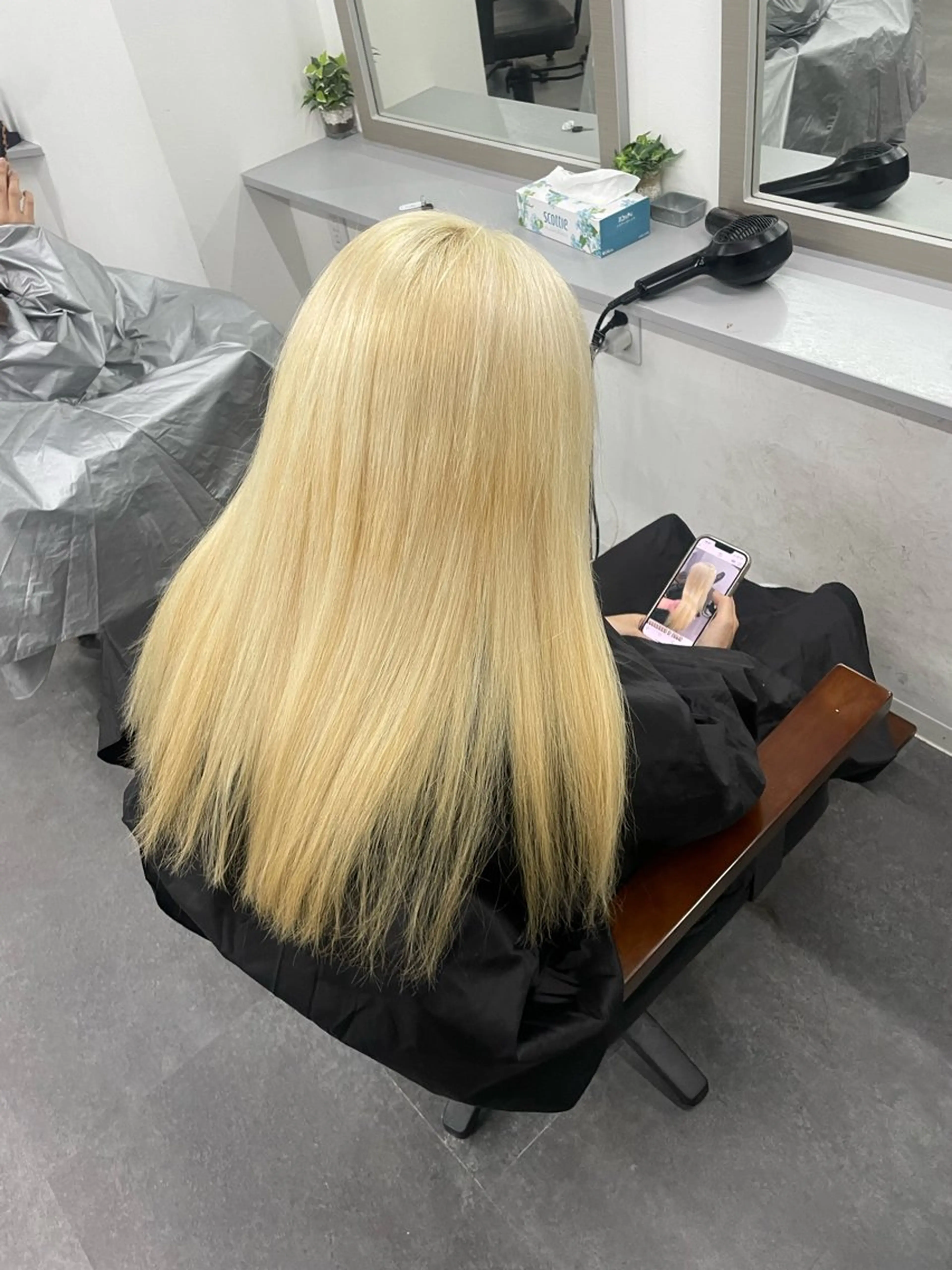 ロング カラー 抜きっぱなしブロンド ブロンド 🇰🇷ハイトーン× 韓国レイヤー레이어드のヘアスタイル