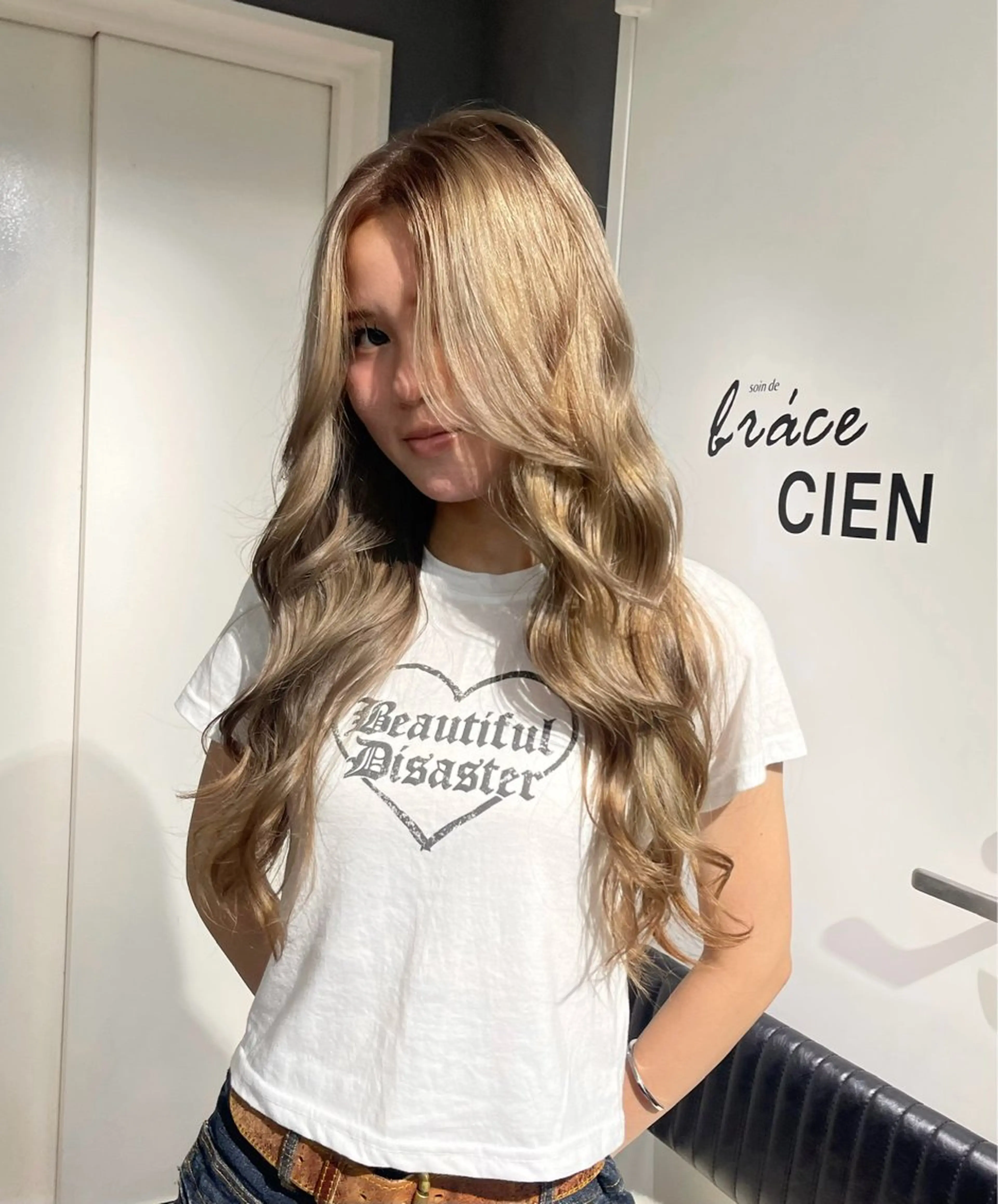 【12月最後にハイトーンにしたい方✨】🦋ケアブリーチWカラー+似合わせトレンドカット+髪質改善トリートメント🦋の写真