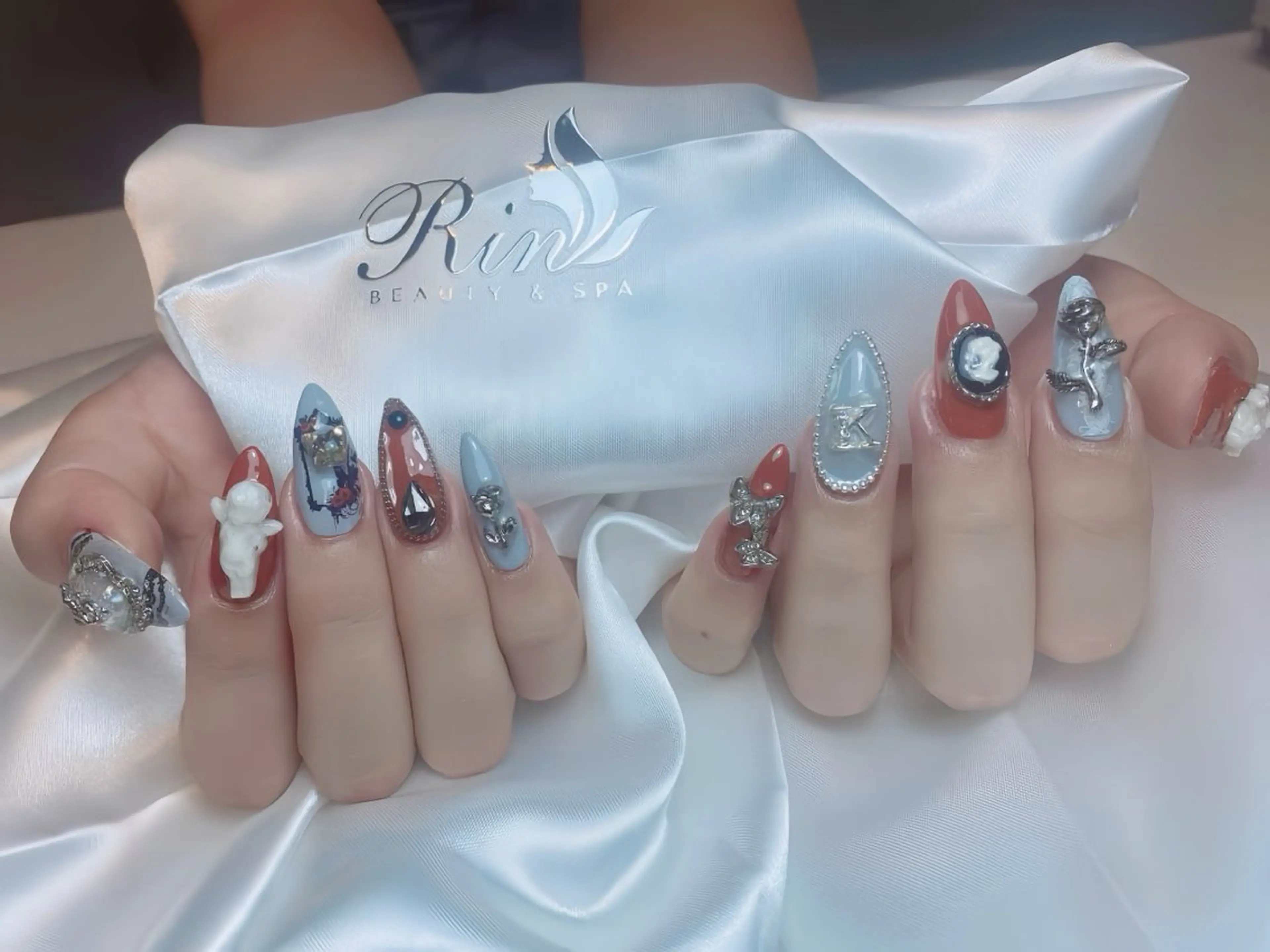 ネイル アートネイル フレンチネイル キラキラネイル 韓国ネイル 水色 ハンドネイル Rin Nail 新大久保店のネイルデザイン