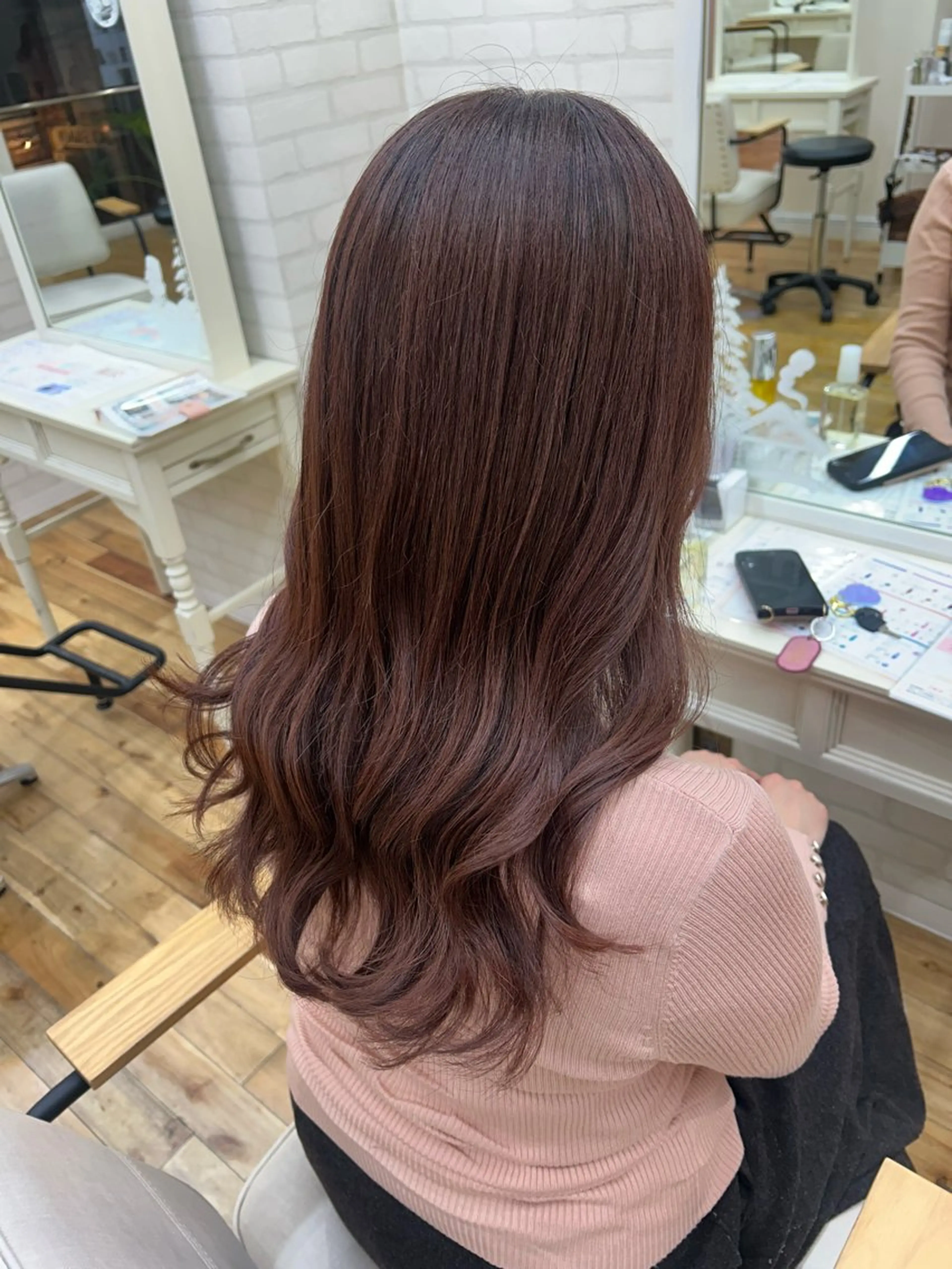 セミロング ピンクブラウン カット ヘアカラー トリートメント 透明感カラー/牧内 楓/インナーカラーのヘアスタイル