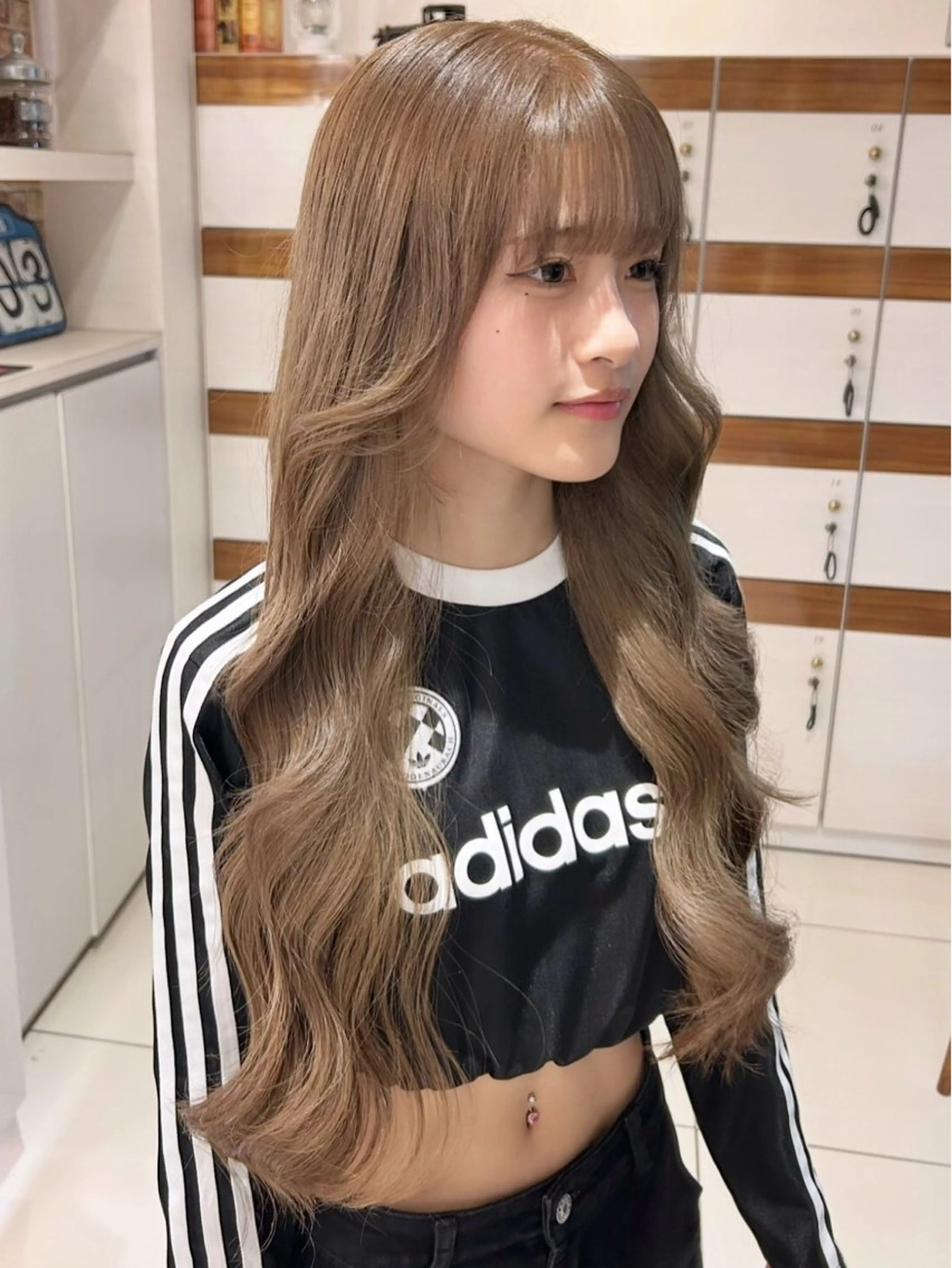 ロング カラー ベージュカラー ブリーチ ミルクティーベージュ EARTH🎀 ryokaのヘアスタイル