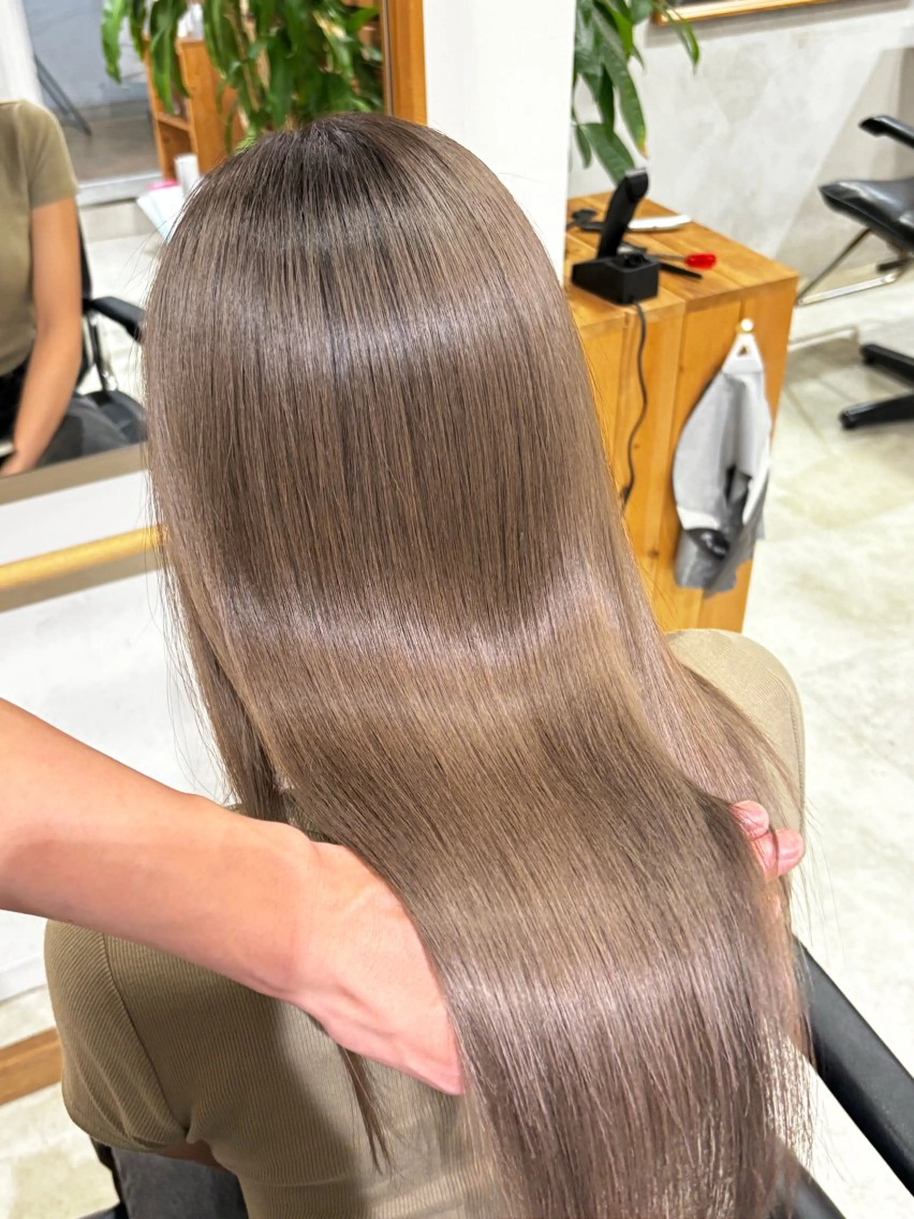 cut+ うるツヤ透明感ダブルカラー🩵🩷(ブリーチあり) +髪質改善🌿✨¥15000円の写真