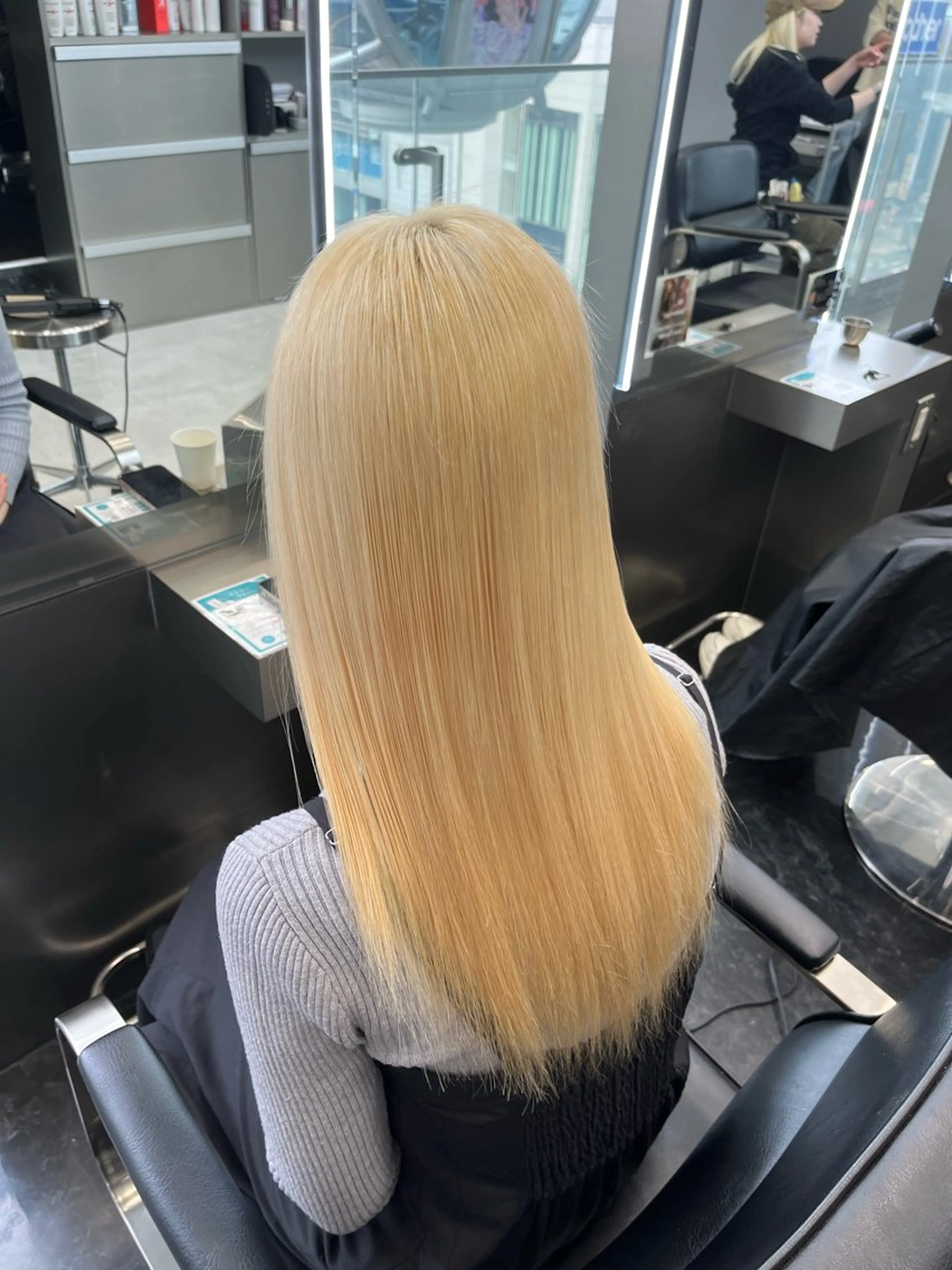 セミロング カラー ヘアアレンジ ブリーチ 抜きっぱなしブロンド ブロンド ケアブリーチ 透明感カラー ヘアカラー トリートメント ヘアセット ハイトーン/透明感 髪質改善/rinaのヘアスタイル