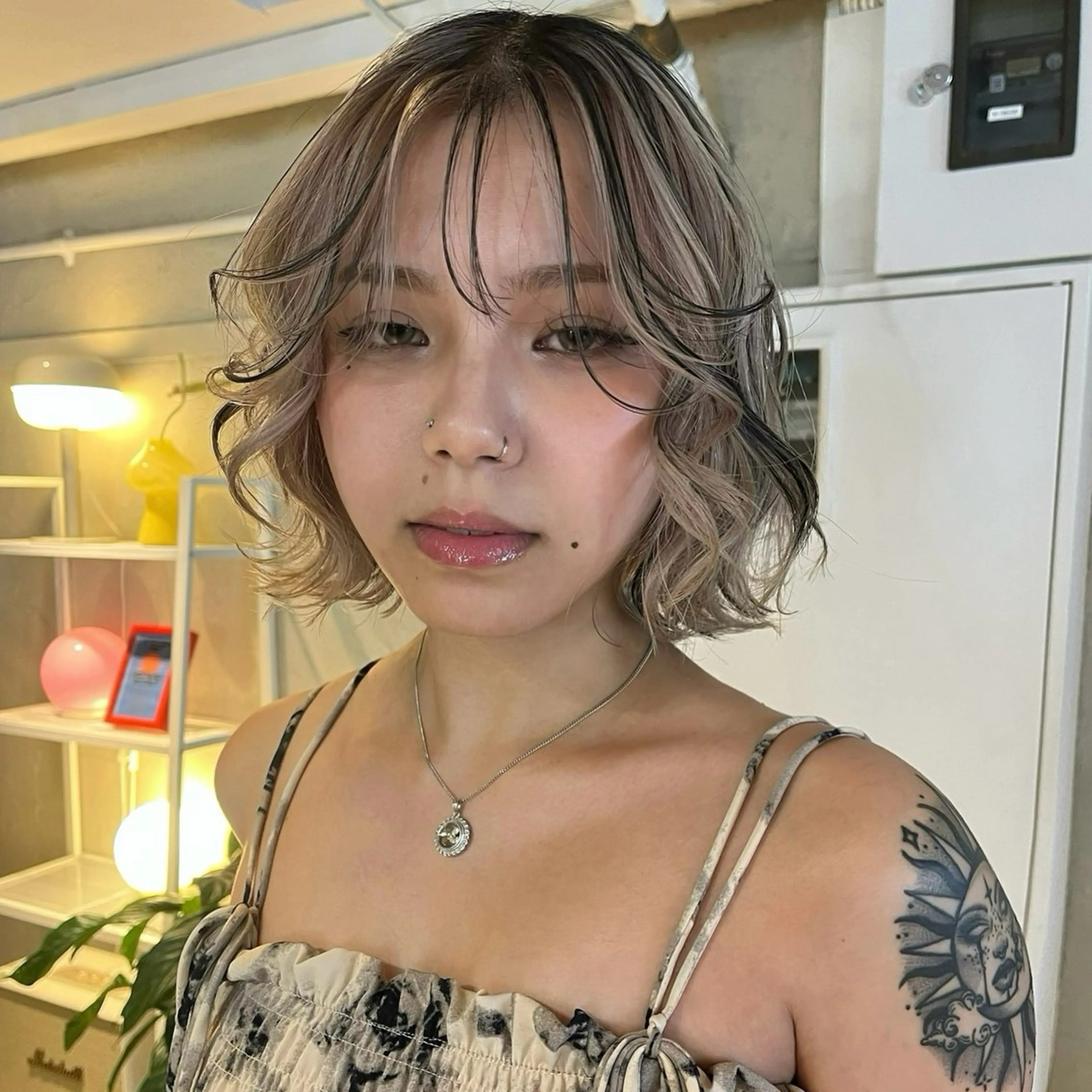 ショート ヘアアレンジ ボブハイトーン🦖 デザインMAMIのヘアスタイル