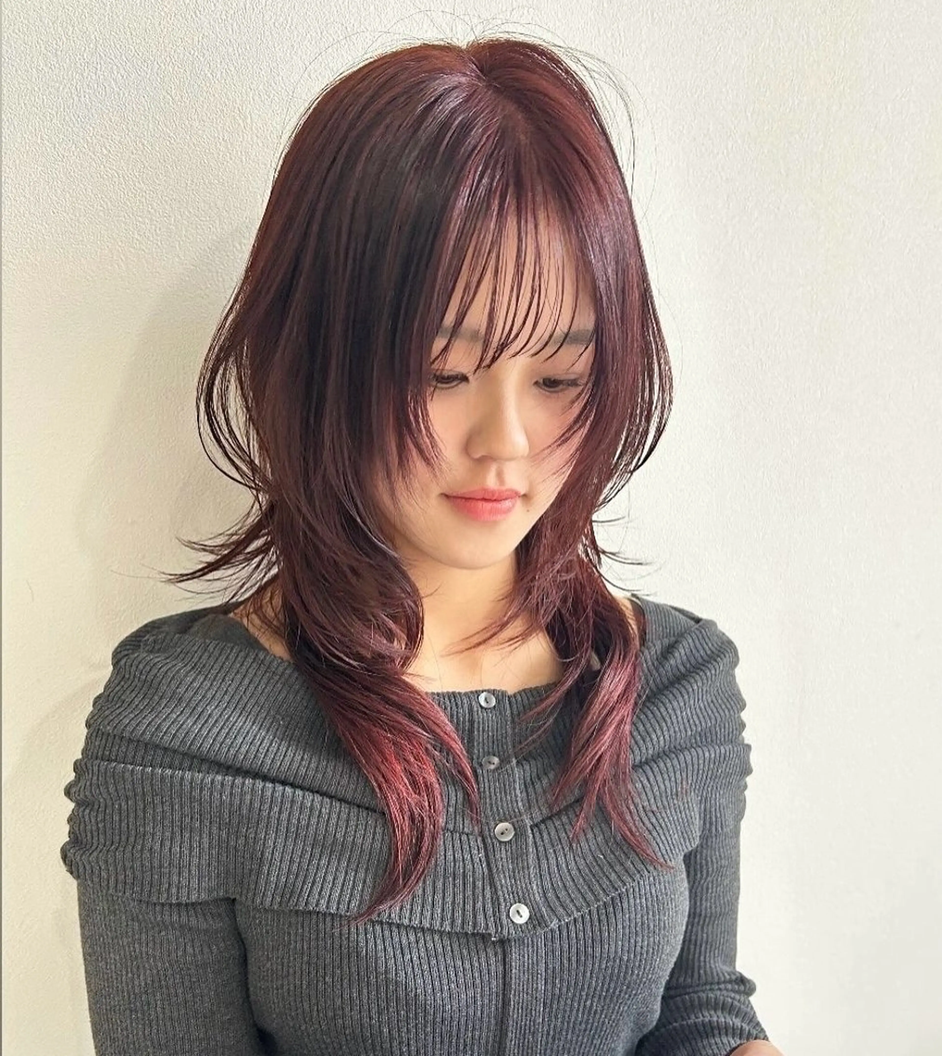 セミロング カラー レッドカラー レイヤーカット カット ヘアカラー risako🇰🇷 韓国ヘア/レイヤーのヘアスタイル