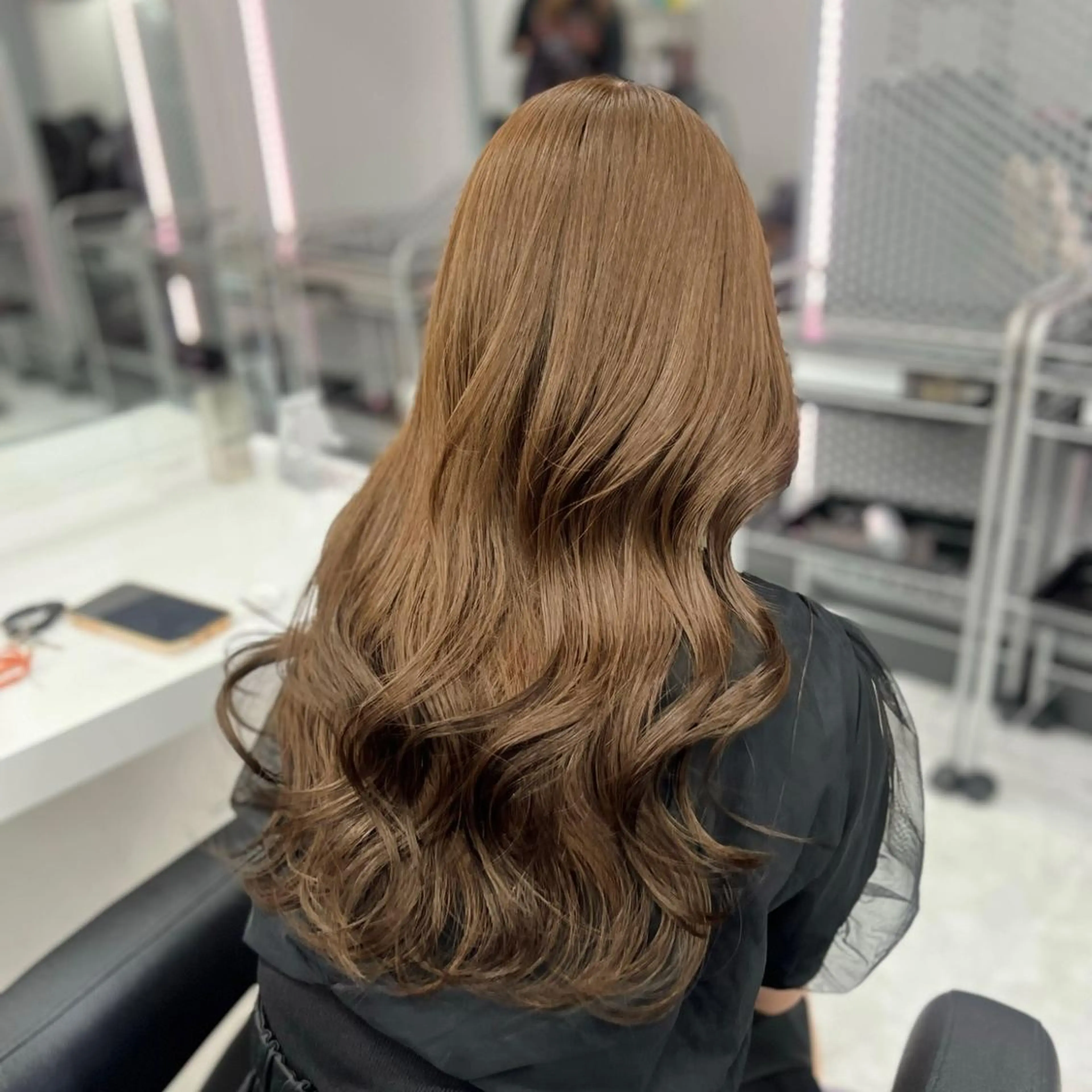 ロング カラー 🖤ハイトーン× レイヤー🖤SARAのヘアスタイル