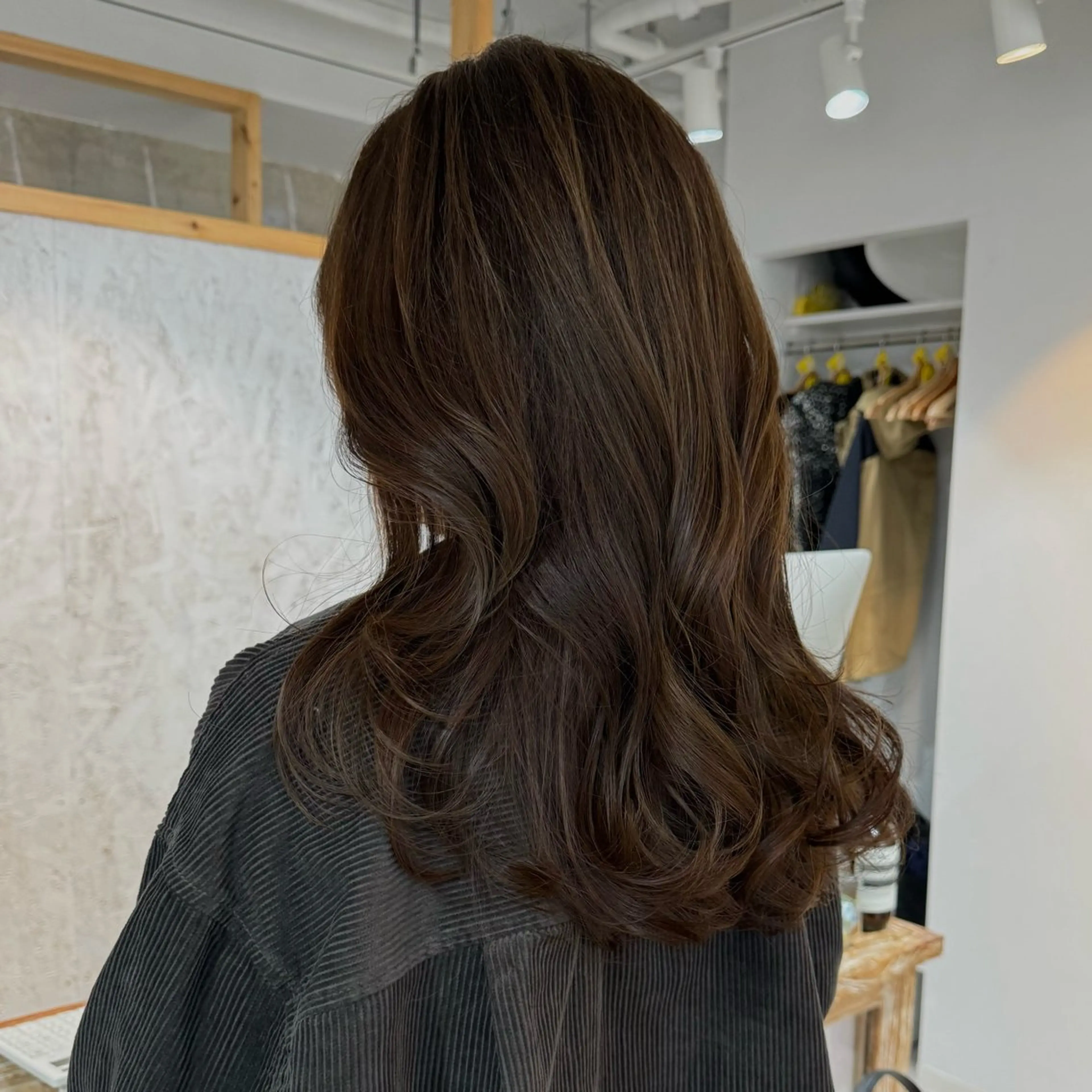 セミロング カラー ROE 日吉のヘアスタイル