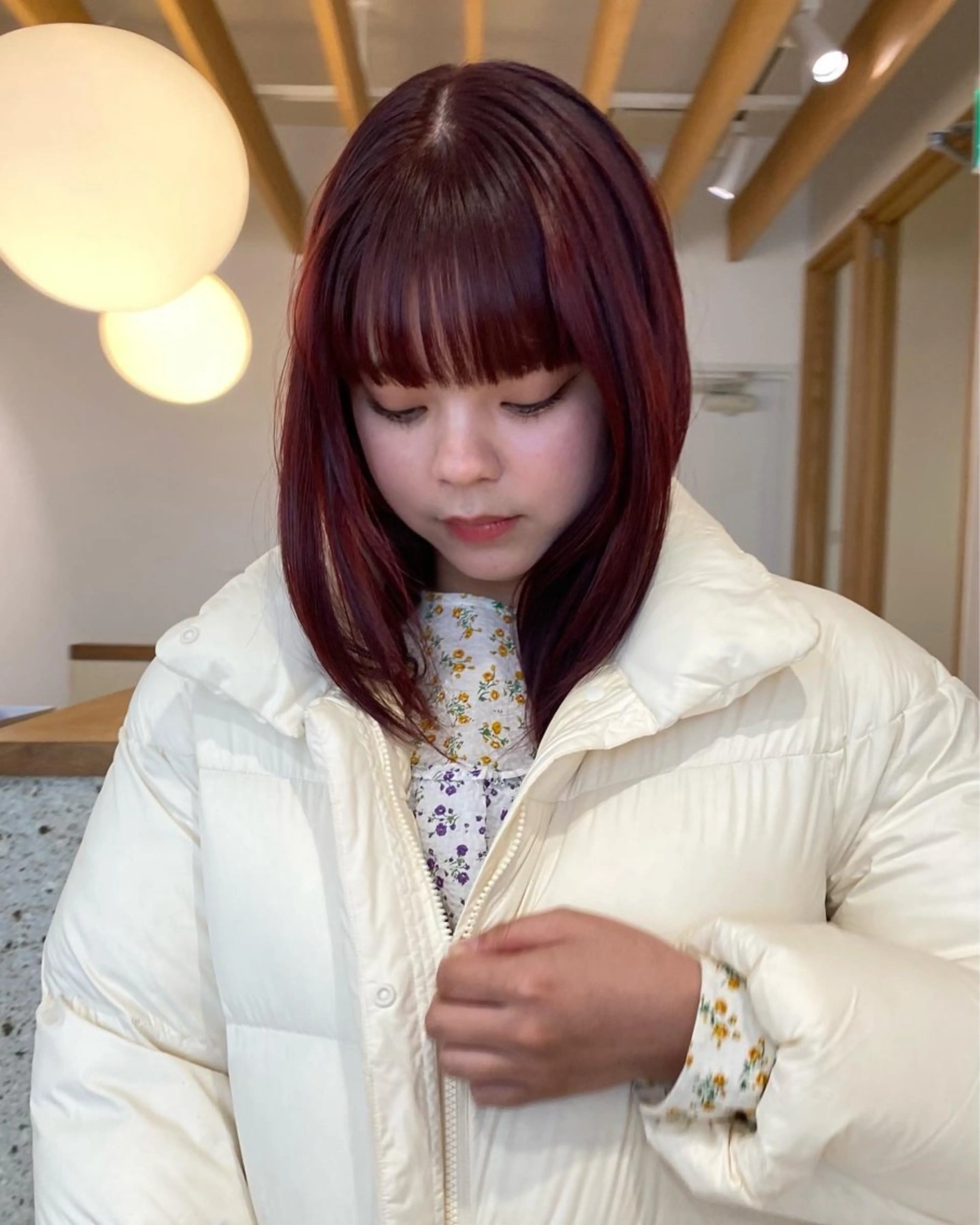 セミロング カラー ブリーチ ボルドーカラー ブリーチなしカラー トリートメント ヘアカラー トリートメント キタ リオナのヘアスタイル