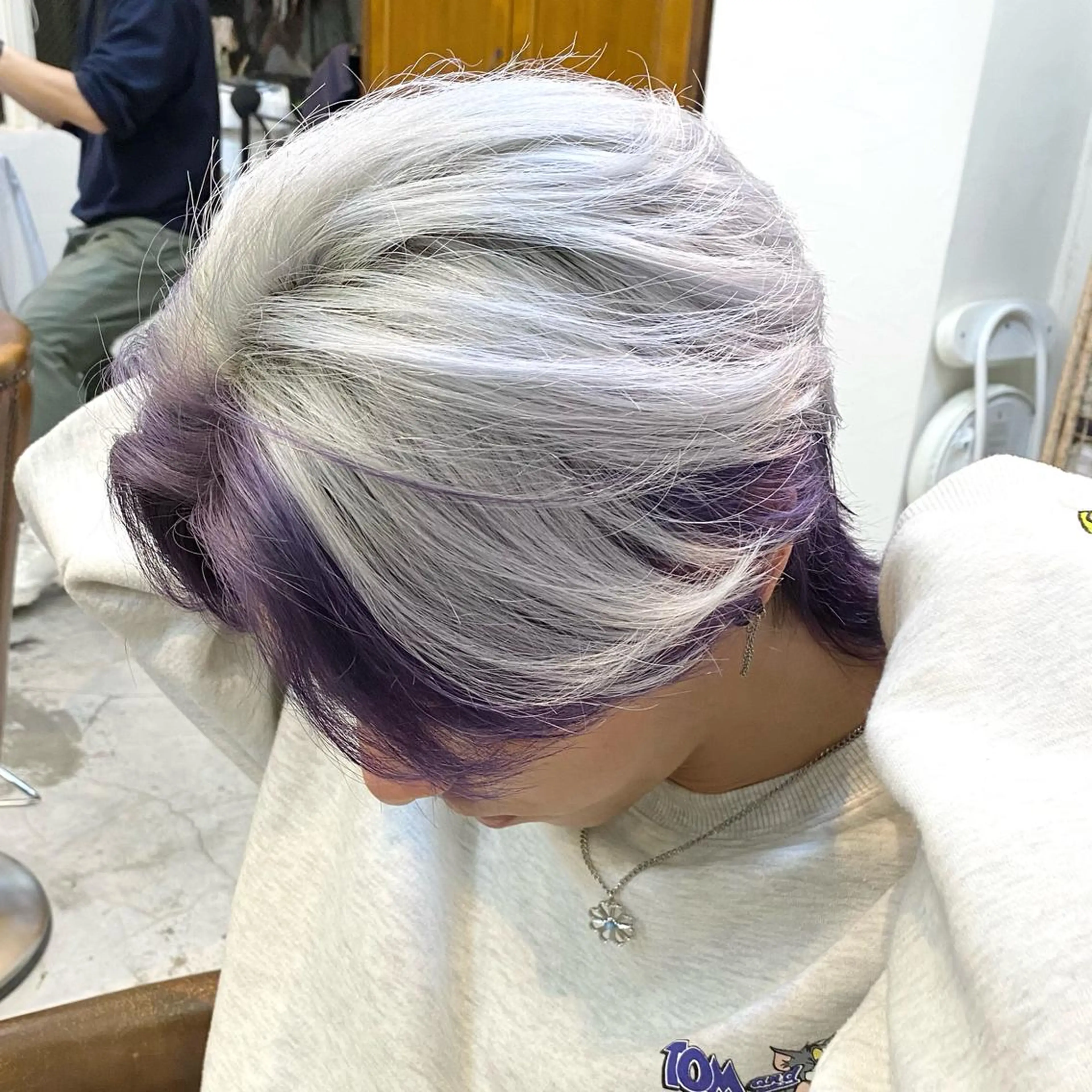 ショート カラー メンズ メンズブリーチ センターパート ブリーチ シルバー ホワイトシルバー カット ヘアカラー トリートメント Vicke所属・メンズ専門/韓国風 ❤️‍🔥吉野あいかのヘアスタイル