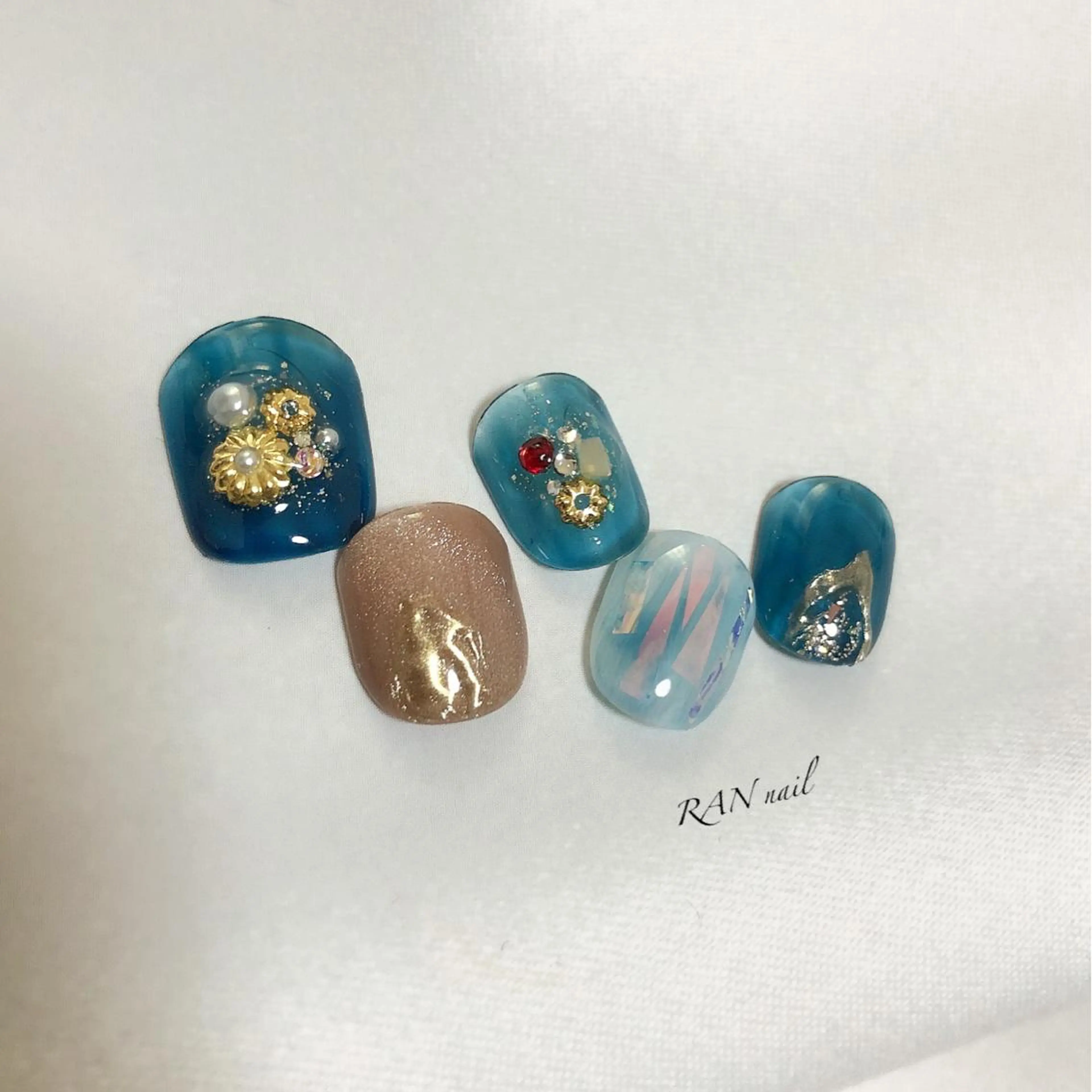 ネイル 成人式 キラキラネイル オフィスネイル 冬ネイル ハンドネイル フットネイル RAN nail 〜ランネイル〜所属・RAN nailのネイルデザイン