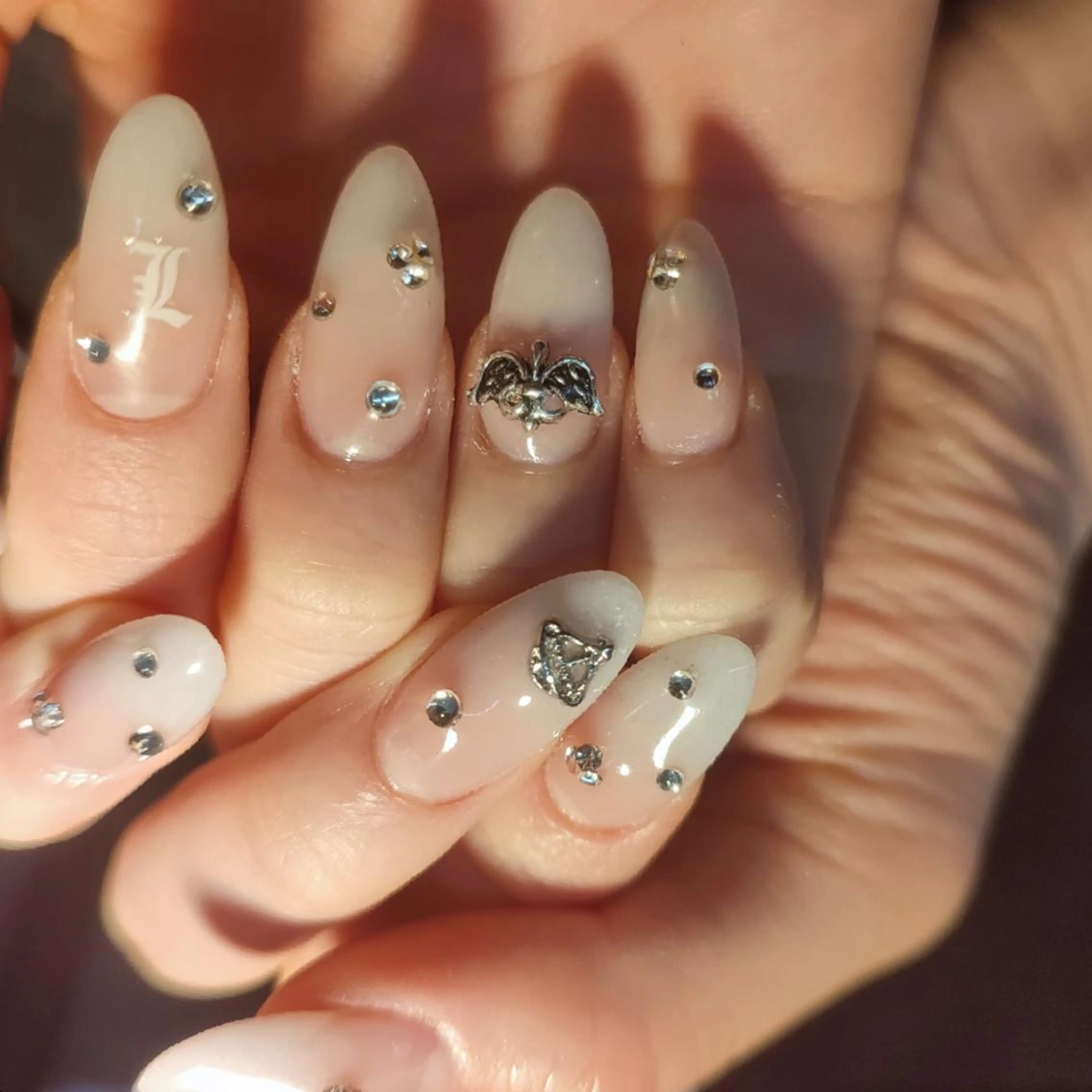 ネイル ハンドネイル RUNWAY 　　の眉毛・アイブロウイメージ