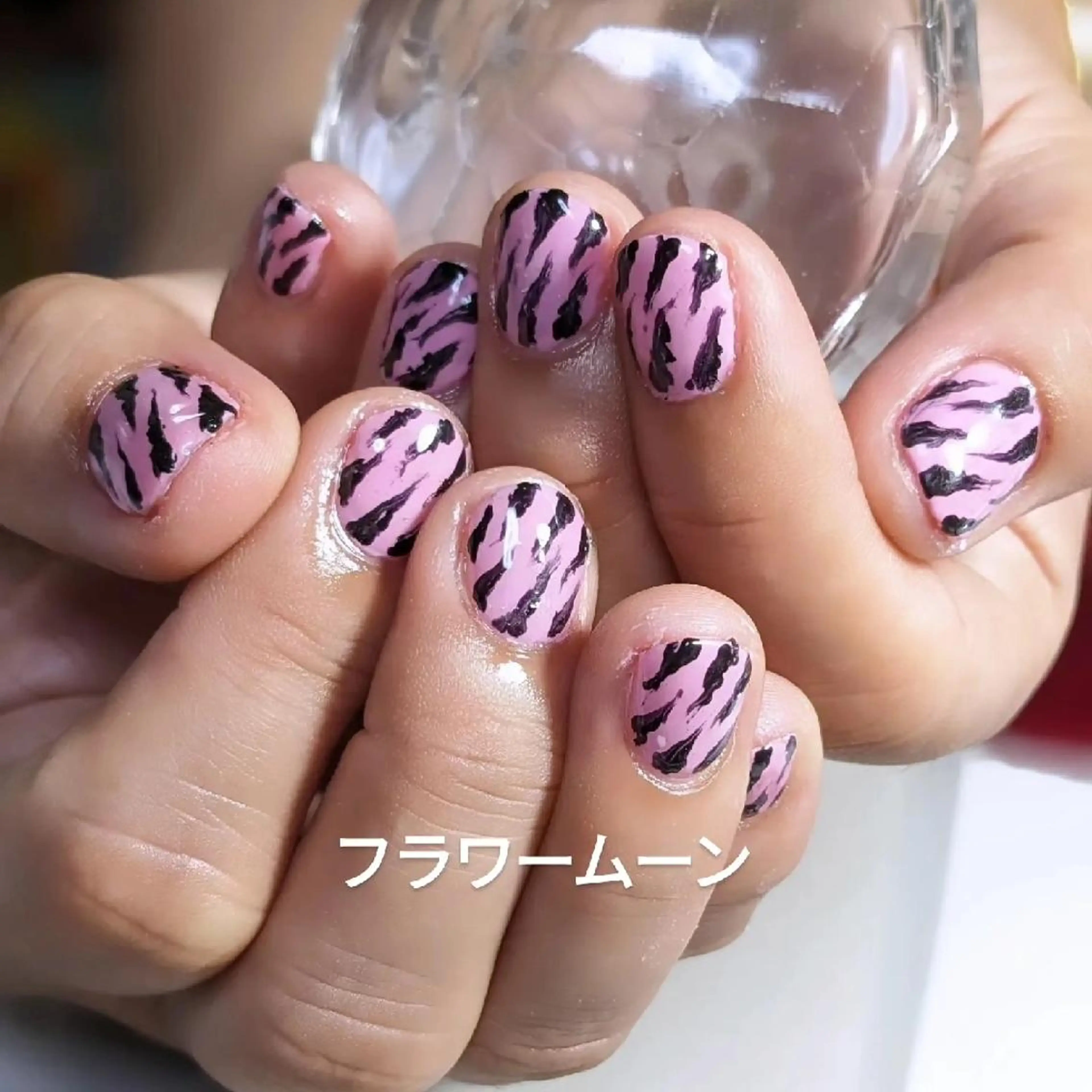 ネイル アニマル柄 フラワー ムーンのネイルデザイン