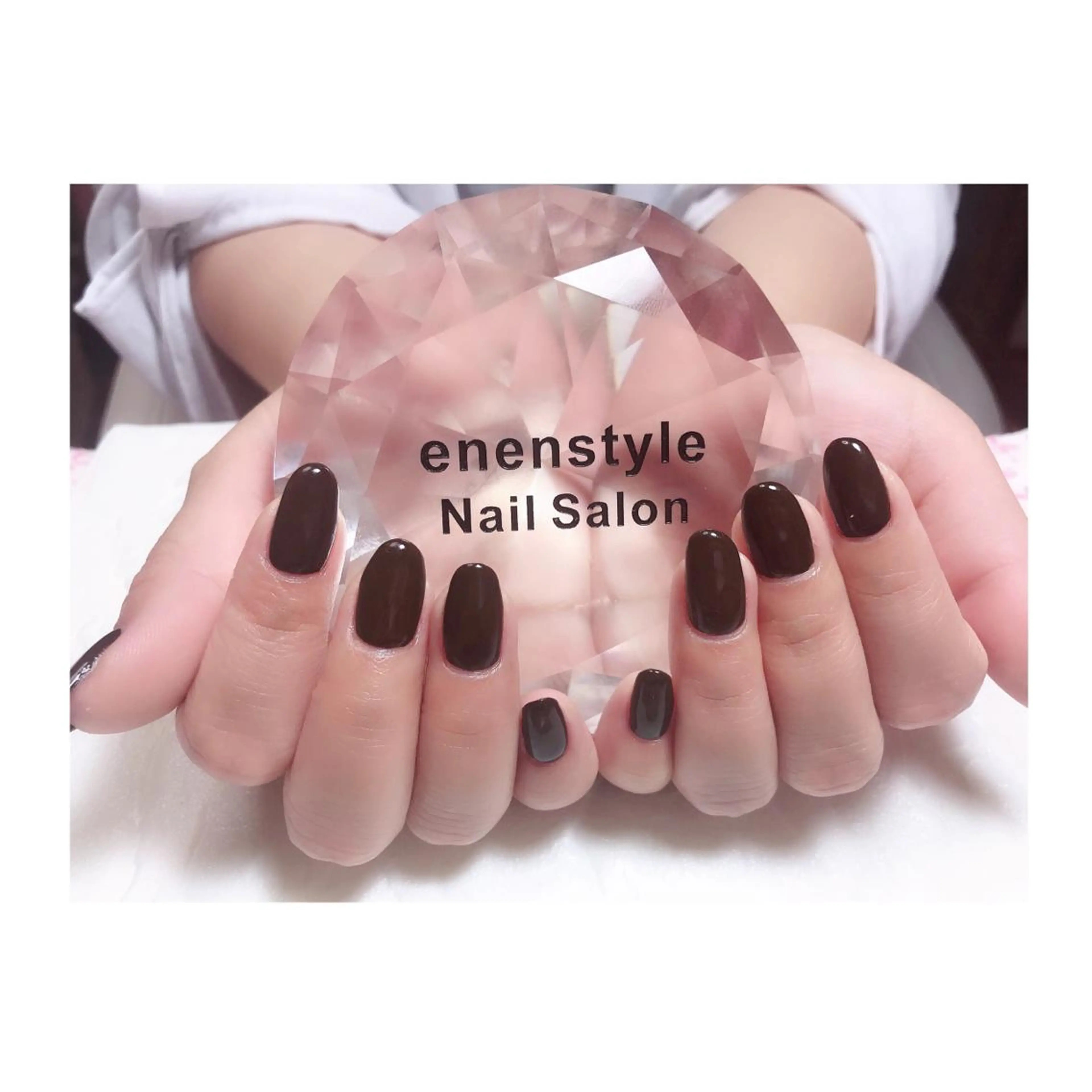 ショート ネイル ブラウン ジェルネイル ニュアンスネイル オフィスネイル シンプルネイル 👑enen style👑のネイルデザイン