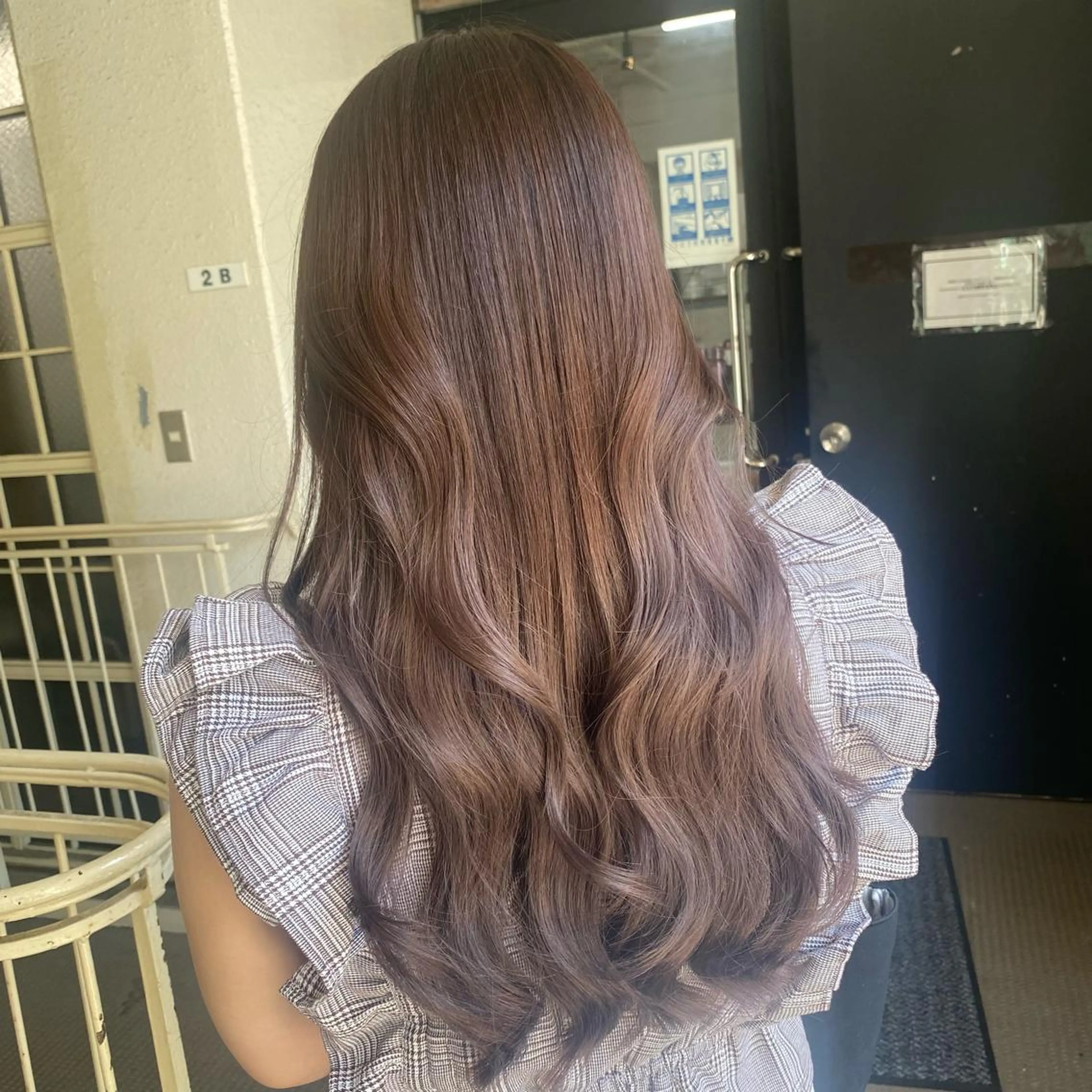 ミディアム カラー ヘアアレンジ アッシュ アッシュグレー アッシュグレージュ バレイヤージュ ミストバング カット トリートメント 🌟🍒ハイトーン 韓国ヘア/ユウミのヘアスタイル