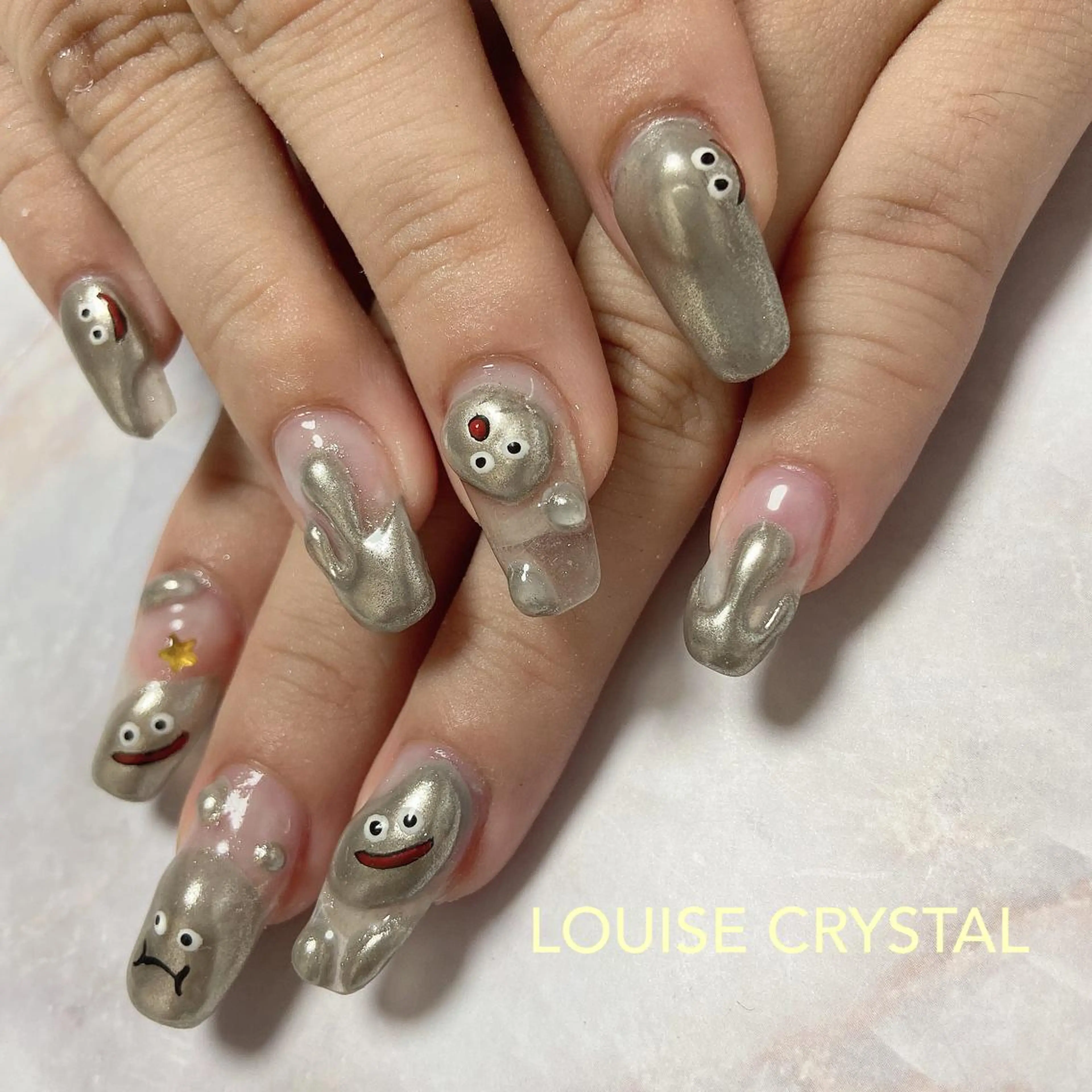 ネイル ハンドネイル LOUISE CRYSTALのネイルデザイン