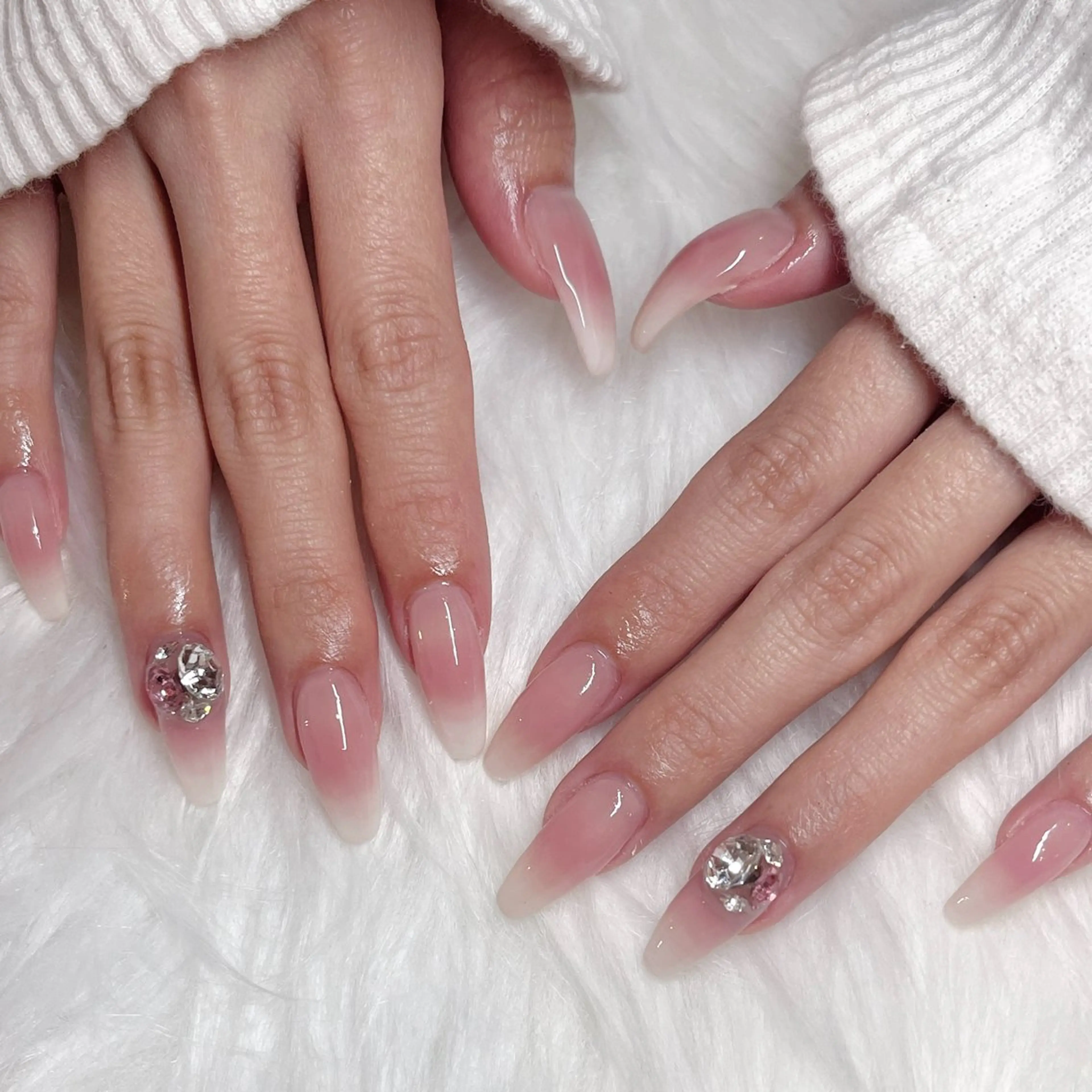 ネイル チークネイル ワンホンネイル ハンドネイル moca  心斎橋店所属・moca心斎橋店 Aina🐈‍⬛🤍のネイルデザイン