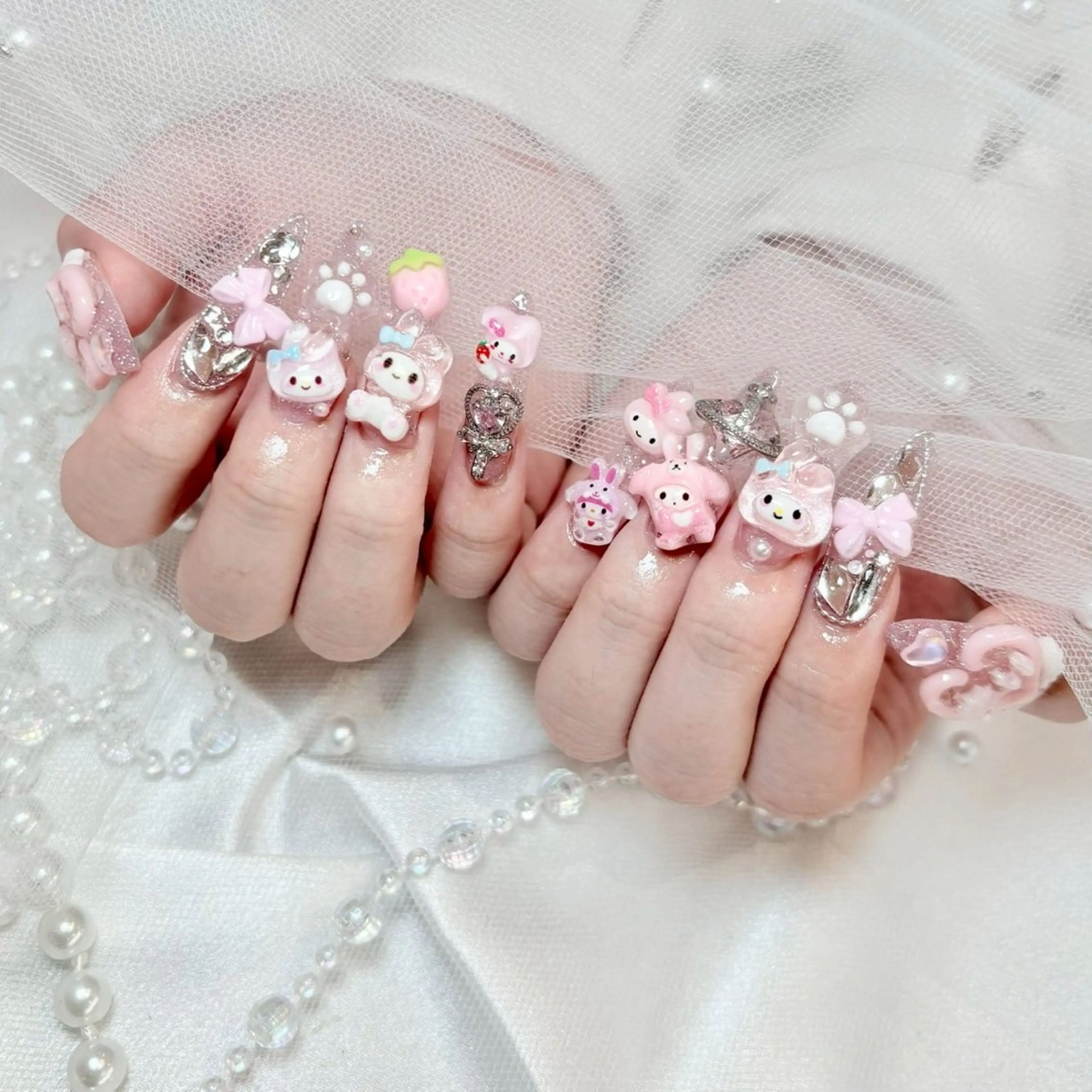 盛り盛り💕サンリオ🍓ディズニー🍒キャラクター🍩3Dパーツ付け放題¥9800@自爪ネイルの写真