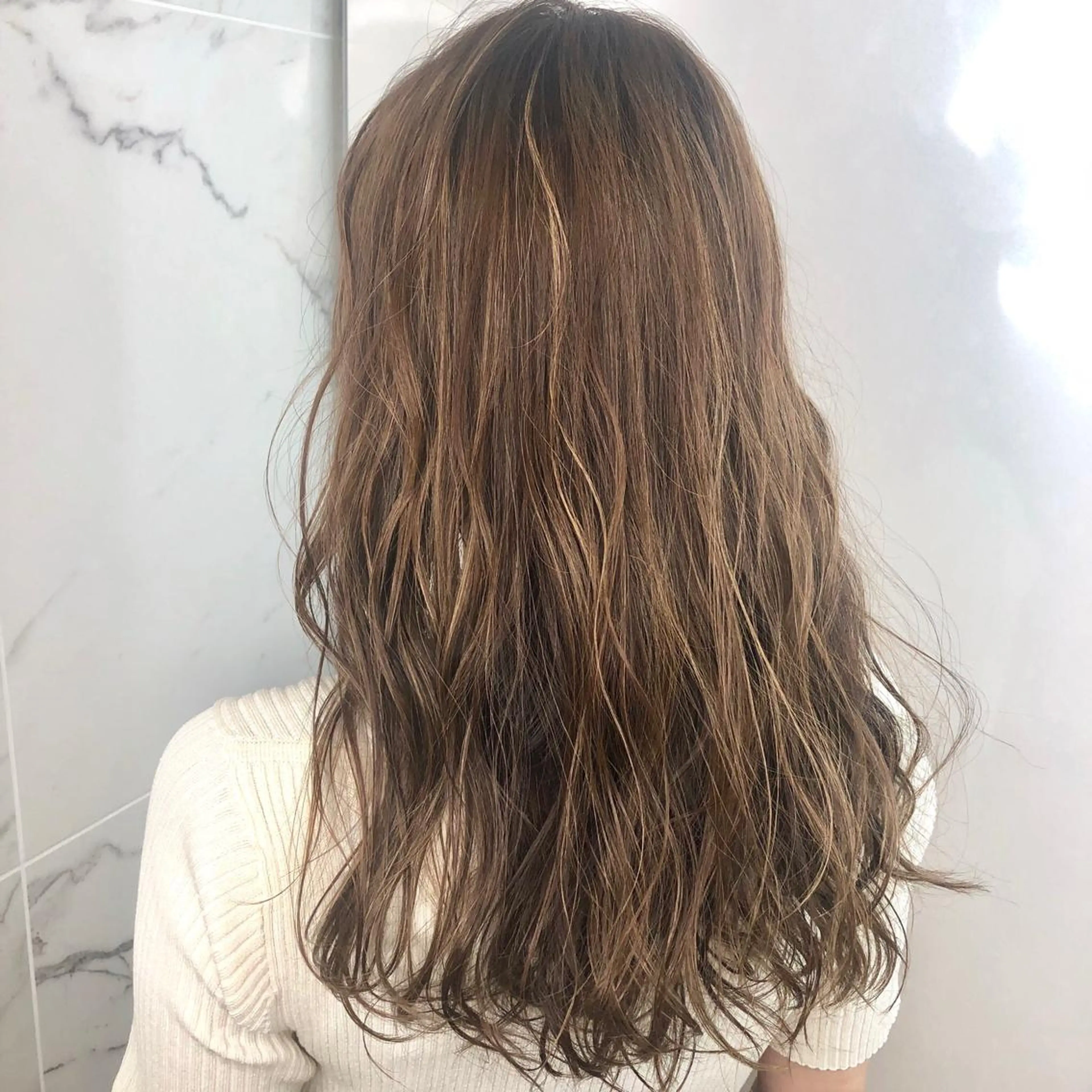 ロング カラー ハイライトカラー ハイライト AVANCE emiのヘアスタイル