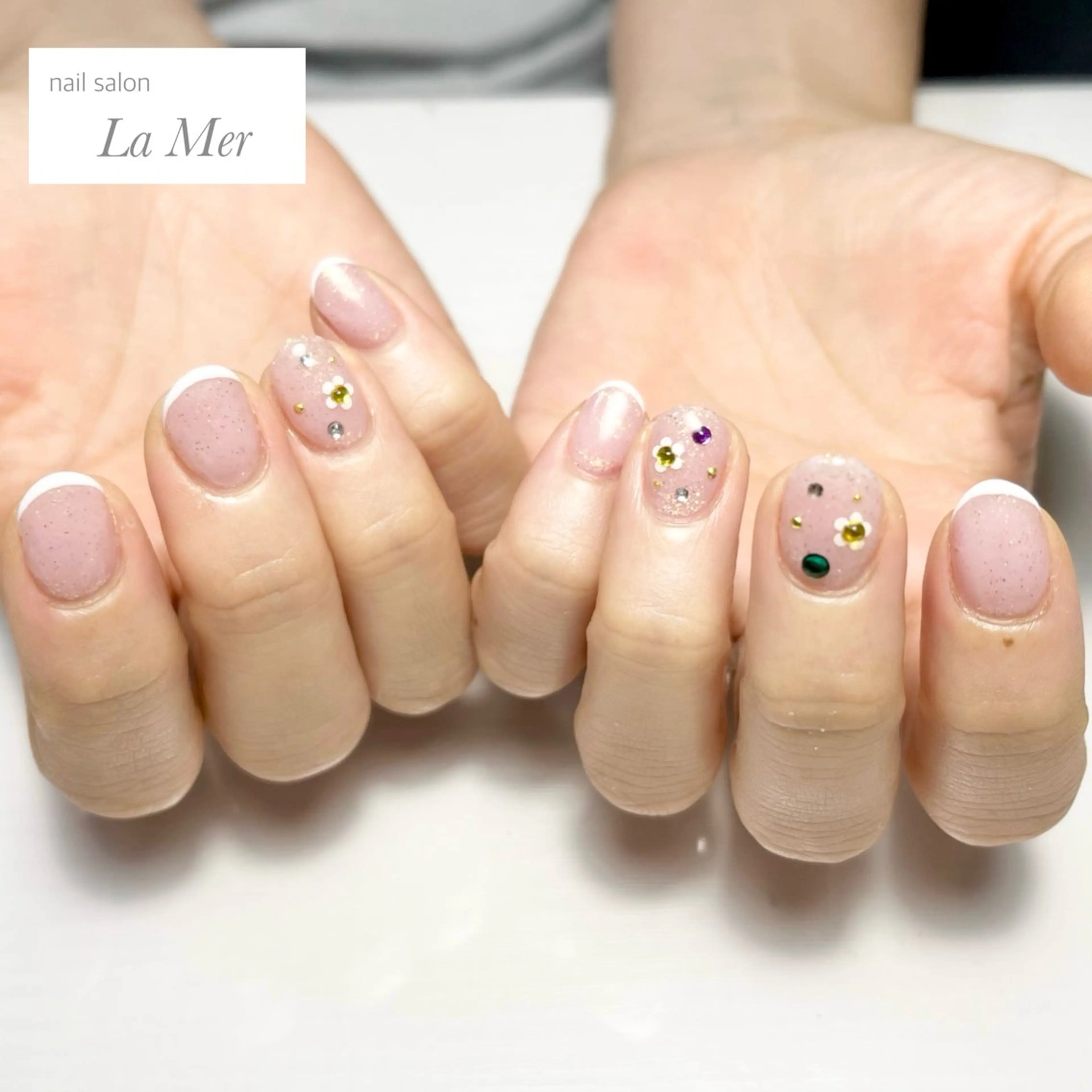 ネイル フラワーネイル フレンチネイル 韓国ネイル ラメ(グリッター) ピンク ハンドネイル nailsalon La Merのネイルデザイン