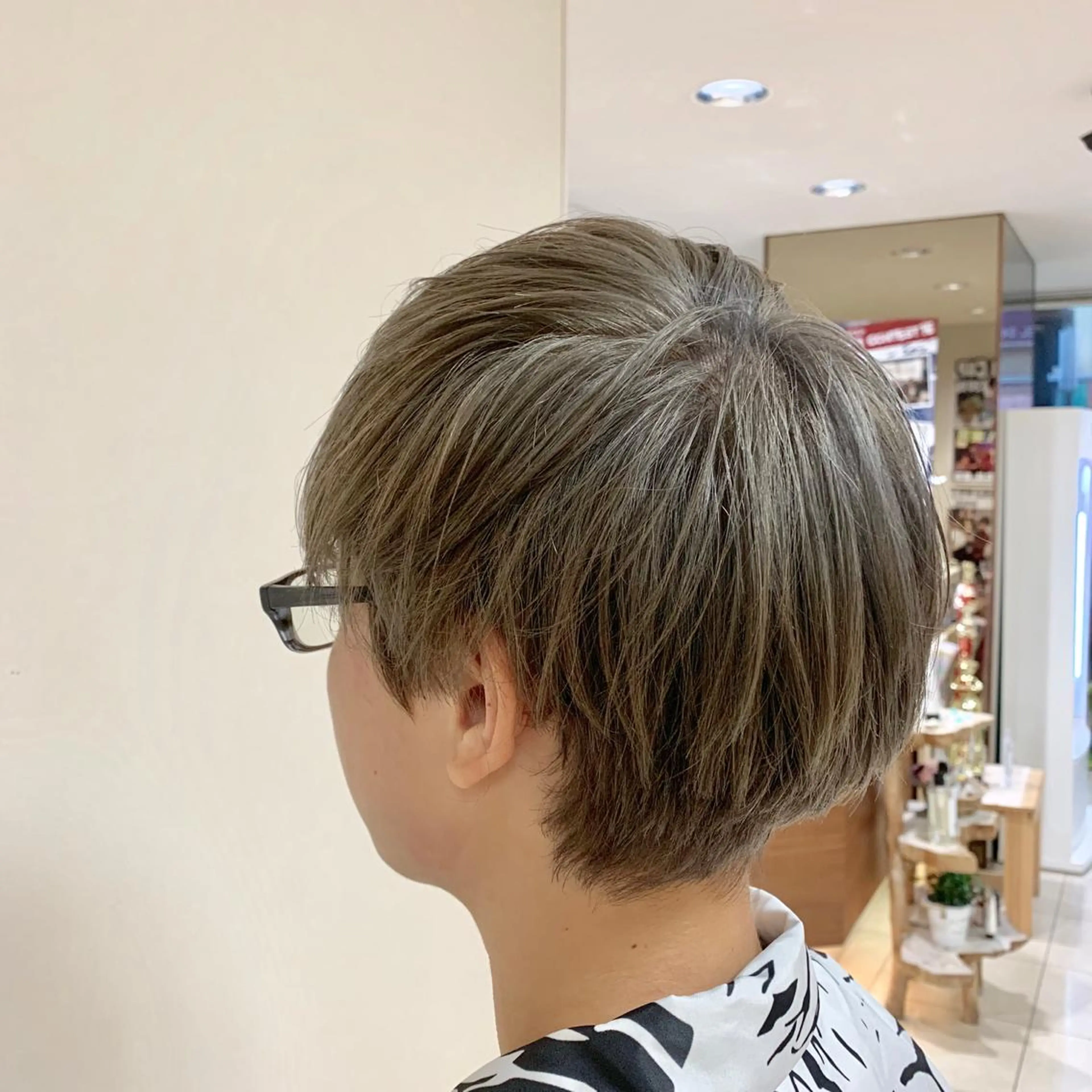 ショート カラー ヘアアレンジ ヘアカラー トリートメント 【Sweep】おじま のぞみのヘアスタイル