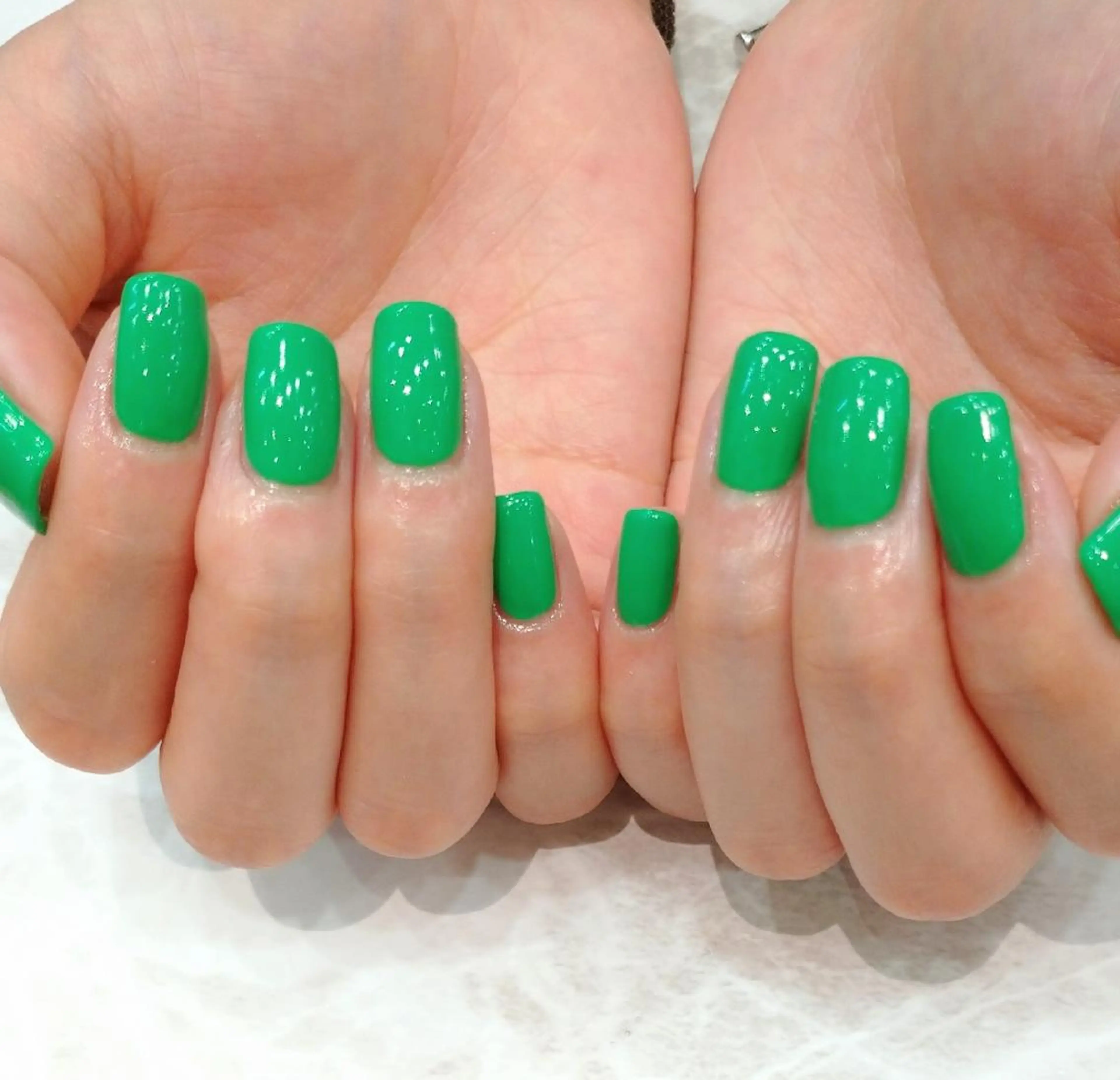 ネイル グリーン スクエアネイル ハンドネイル 會田 瑠衣のネイルデザイン