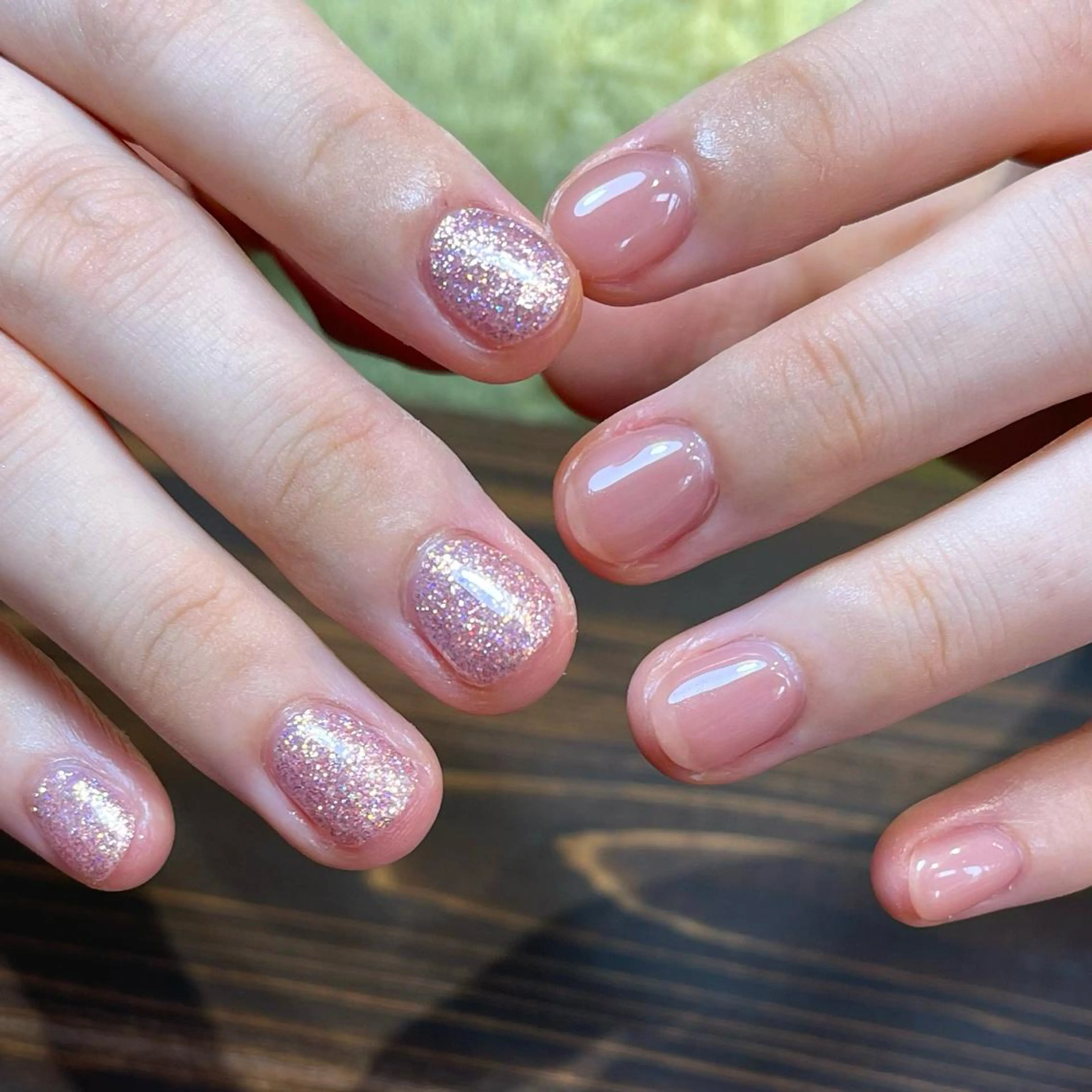 ネイル アートネイル ジェルネイル ラメ(グリッター) ニュアンスネイル オフィスネイル ハンドネイル kinjo yuaのネイルデザイン